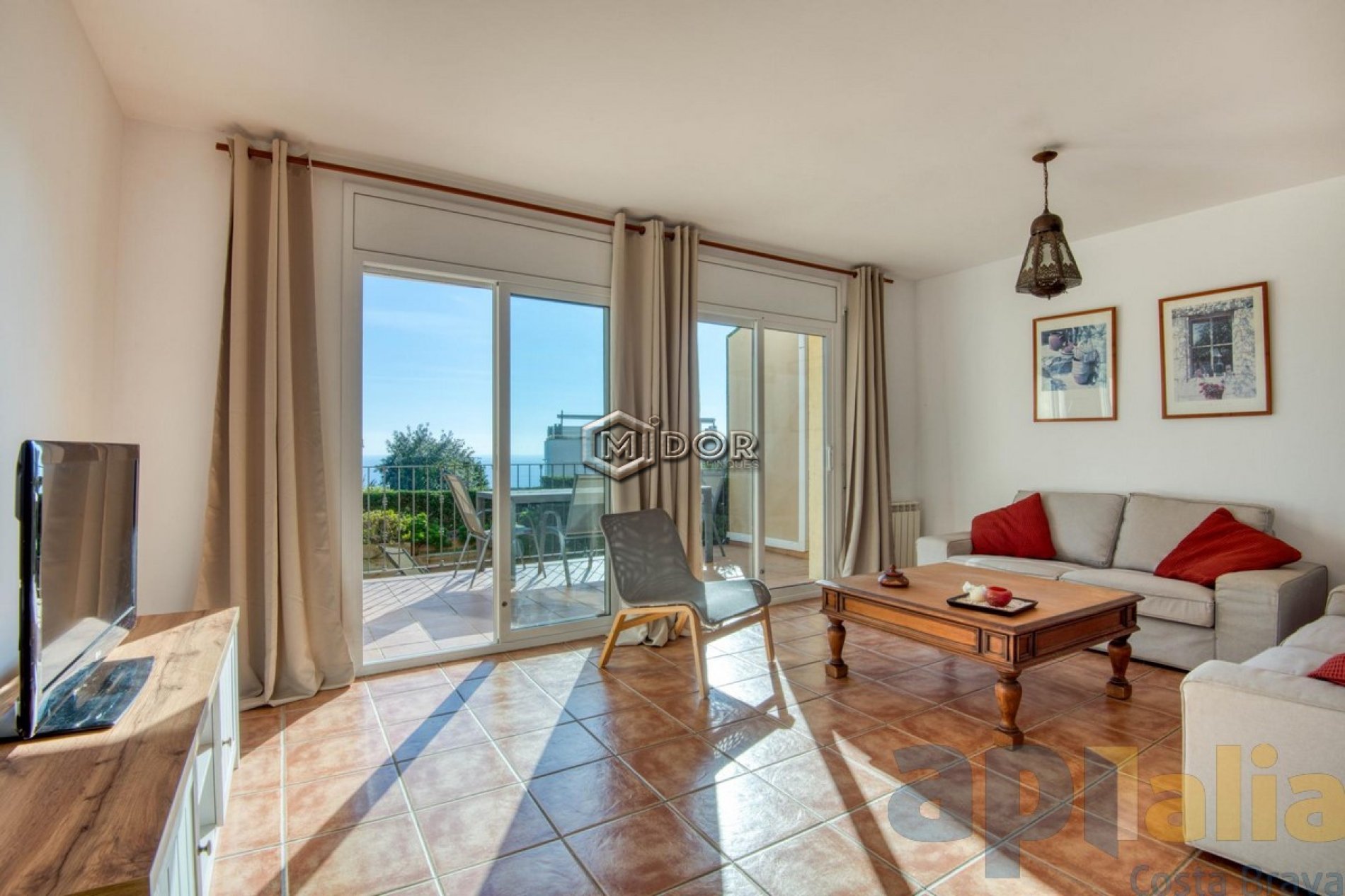 CASA ADOSSADA AMB VISTES A MAR I PISCINA (LLICÈNCIA TURÍSTICA)