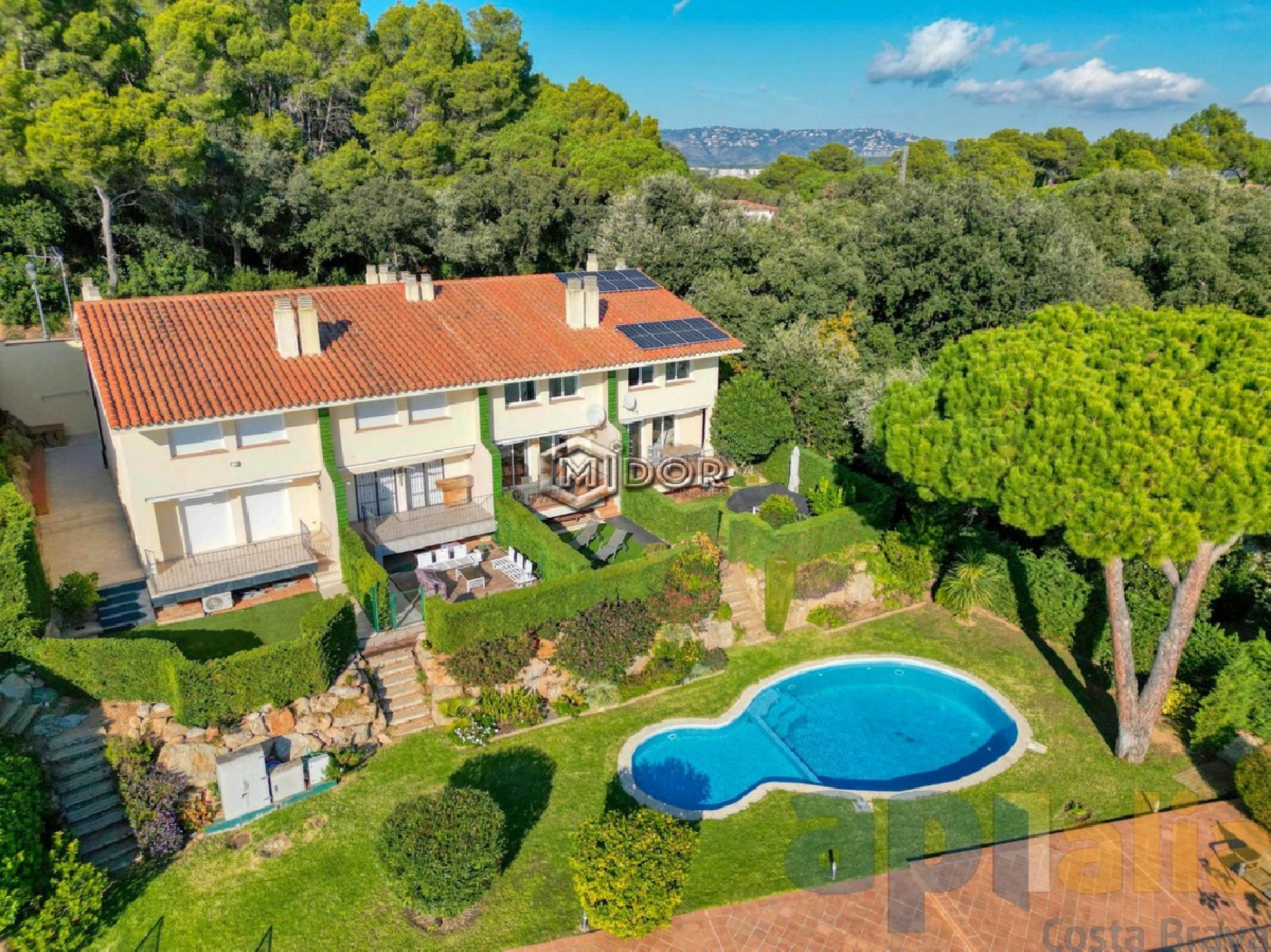 CASA ADOSSADA AMB VISTES A MAR I PISCINA (LLICÈNCIA TURÍSTICA)