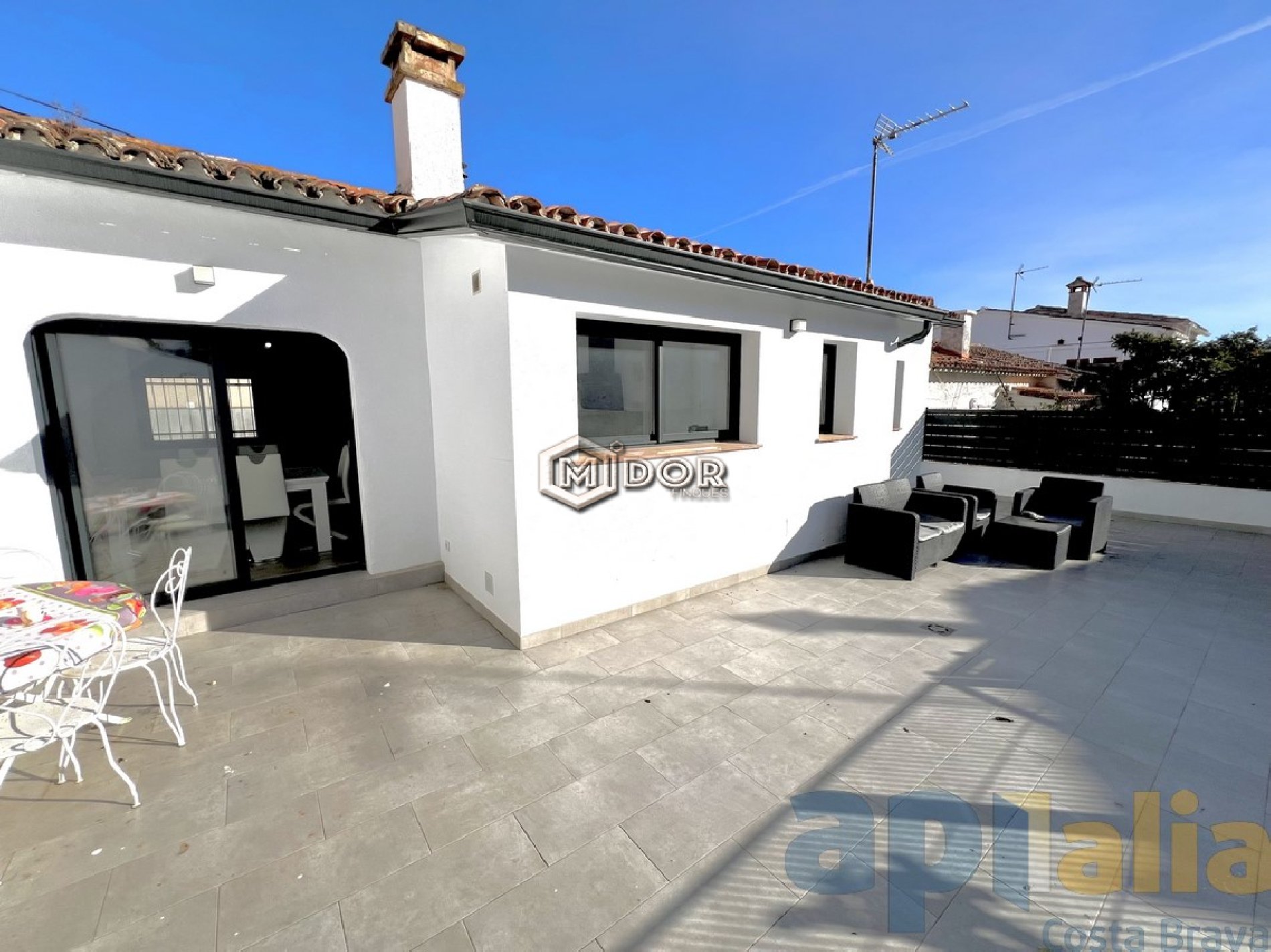 CASA EN PLANTA BAIXA REFORMADA AMB TERRASSA