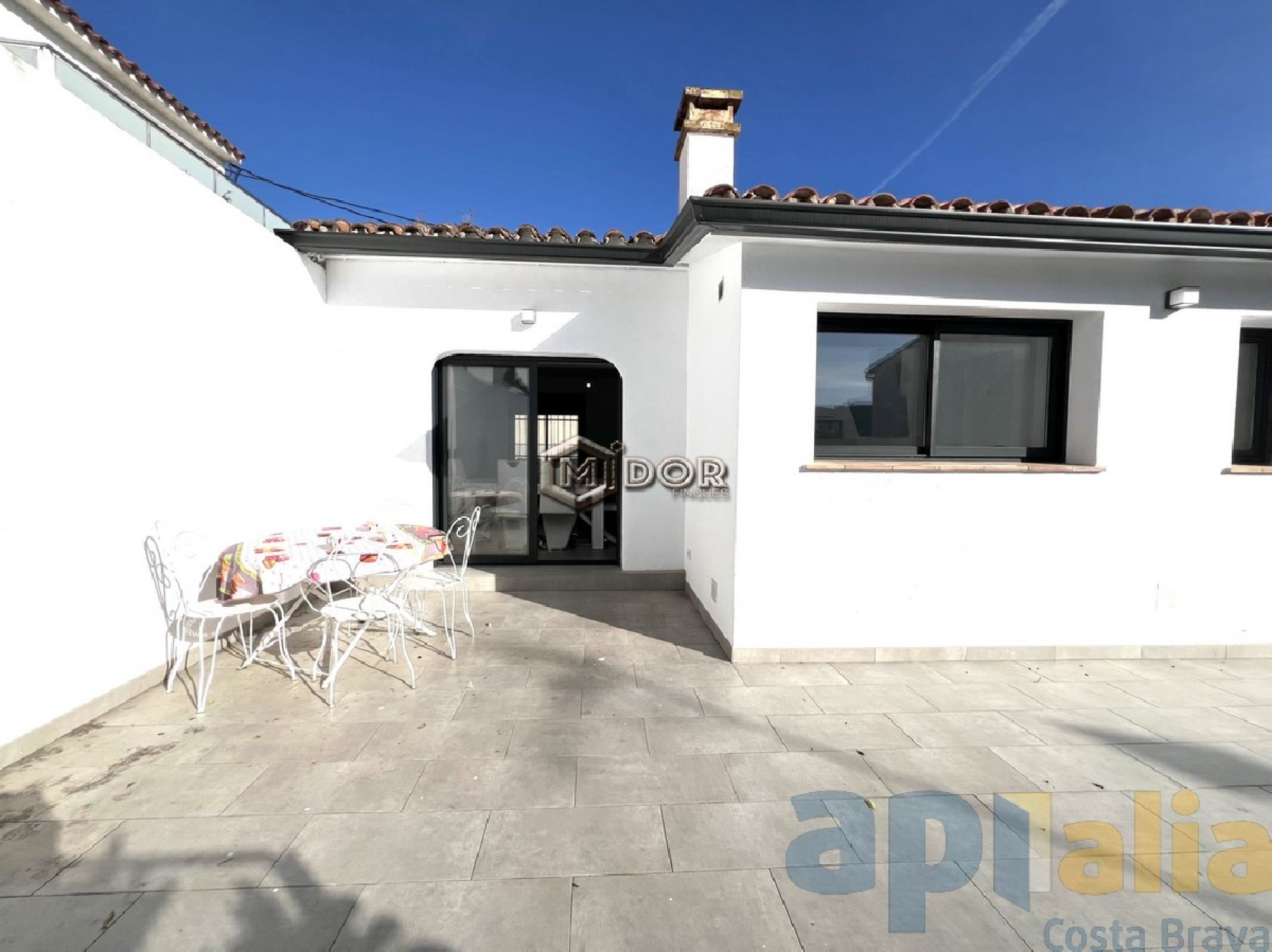 CASA EN PLANTA BAIXA REFORMADA AMB TERRASSA