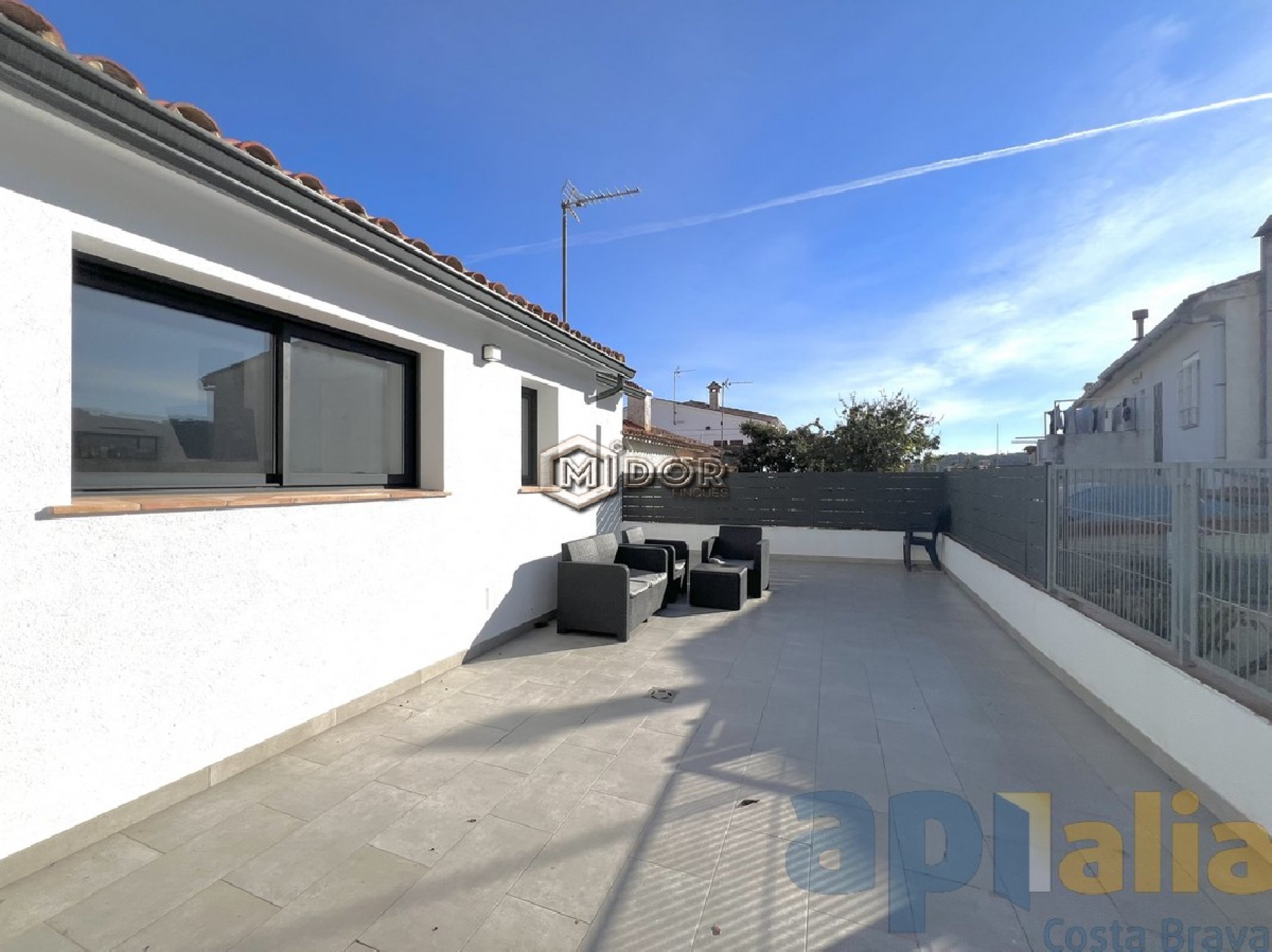 CASA EN PLANTA BAIXA REFORMADA AMB TERRASSA