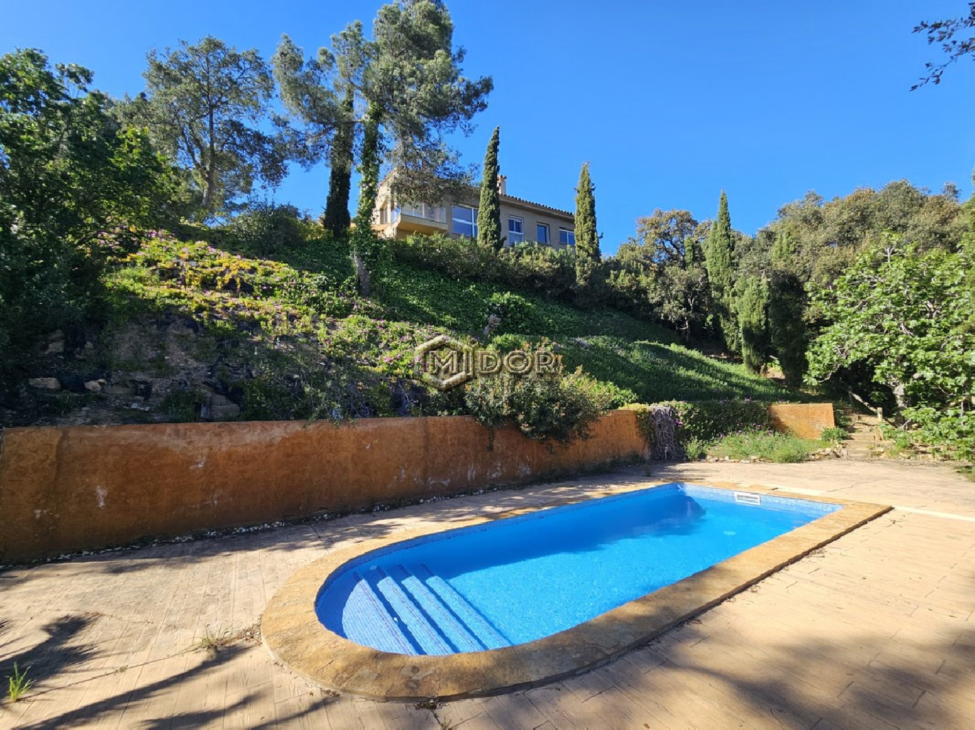 CASA AMB PISCINA I VISTES A LA MUNTANYA
