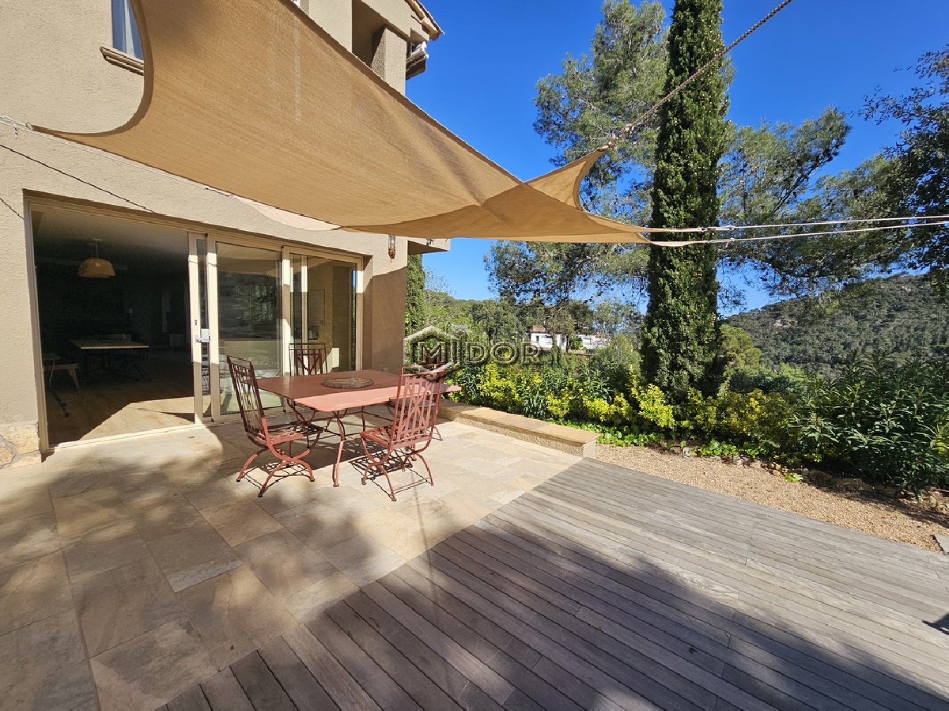 CASA AMB PISCINA I VISTES A LA MUNTANYA