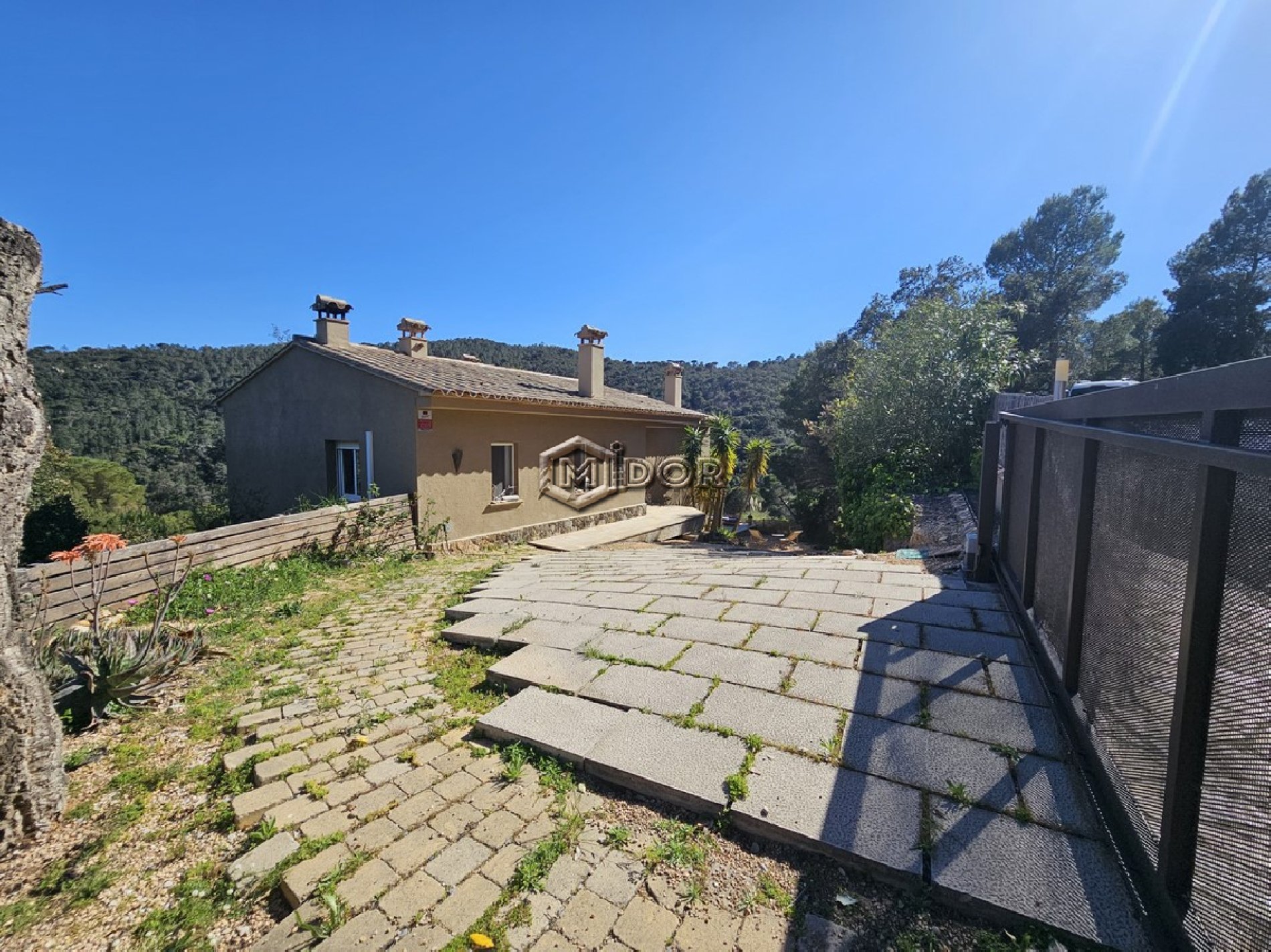 CASA AMB PISCINA I VISTES A LA MUNTANYA
