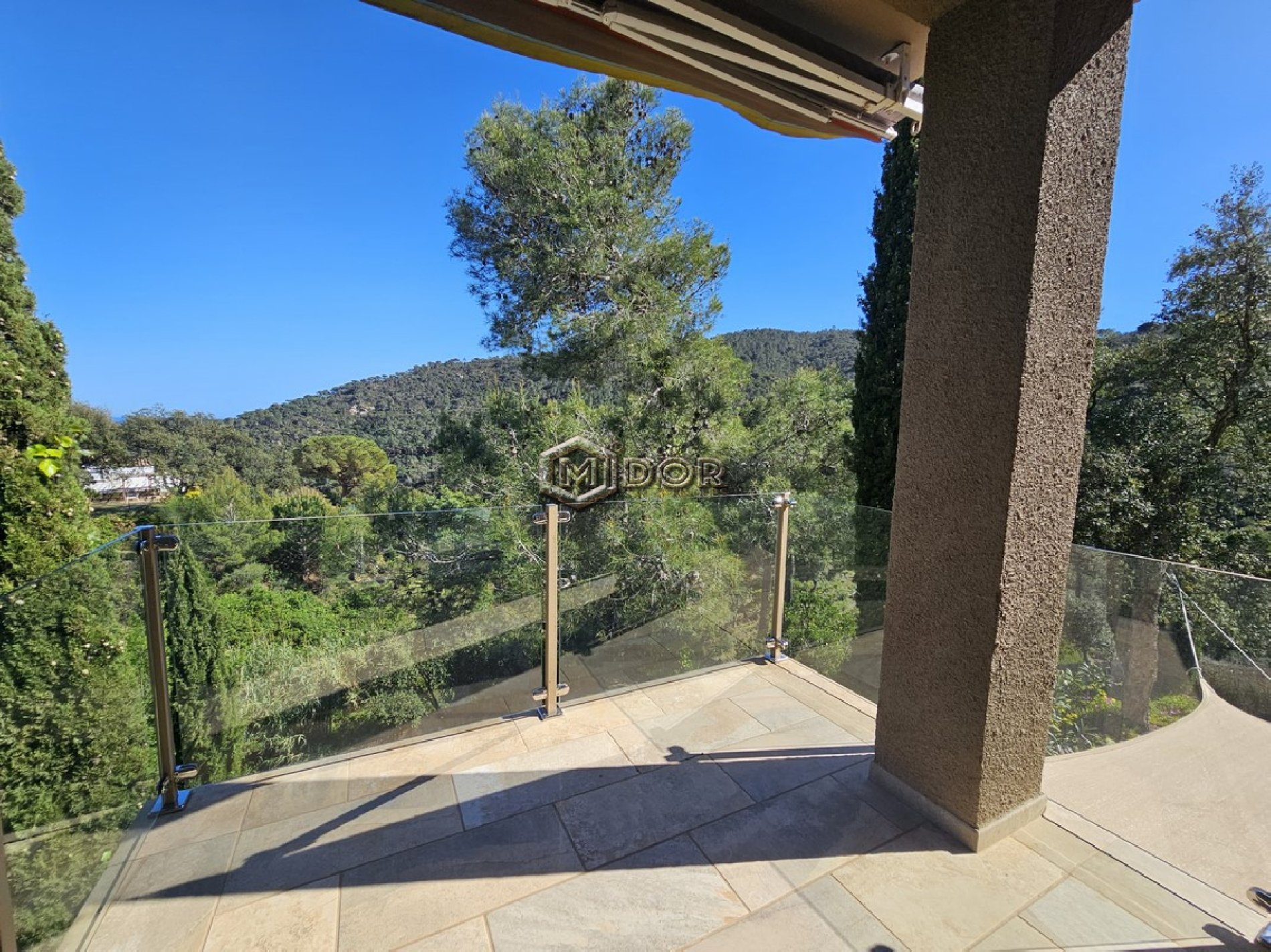 CASA AMB PISCINA I VISTES A LA MUNTANYA
