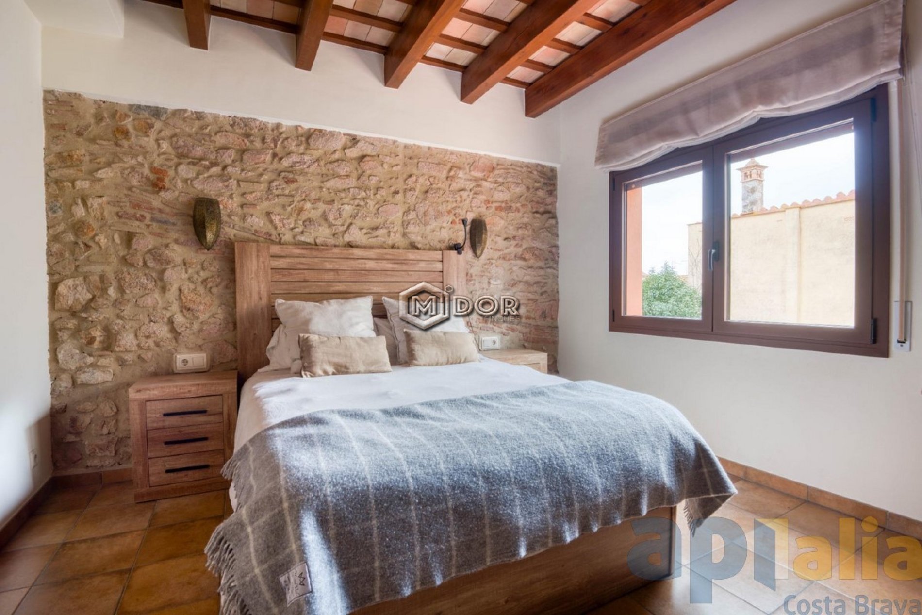 CASA DE POBLE REFORMADA AMB PATI A 500m DE LA PLATJA