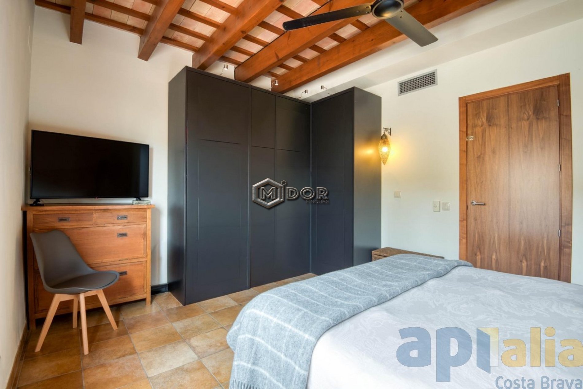 CASA DE POBLE REFORMADA AMB PATI A 500m DE LA PLATJA