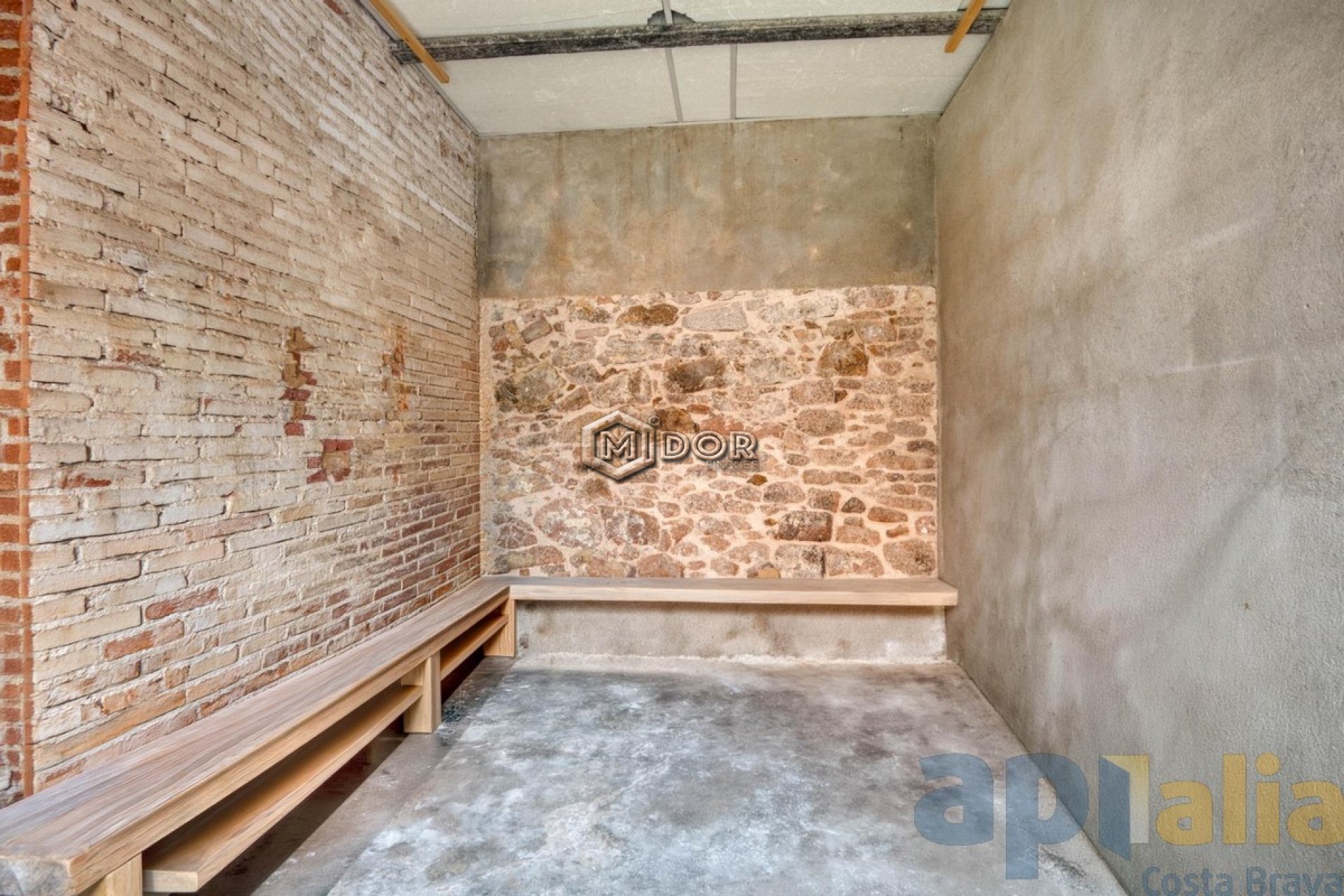 CASA DE POBLE REFORMADA AMB PATI A 500m DE LA PLATJA