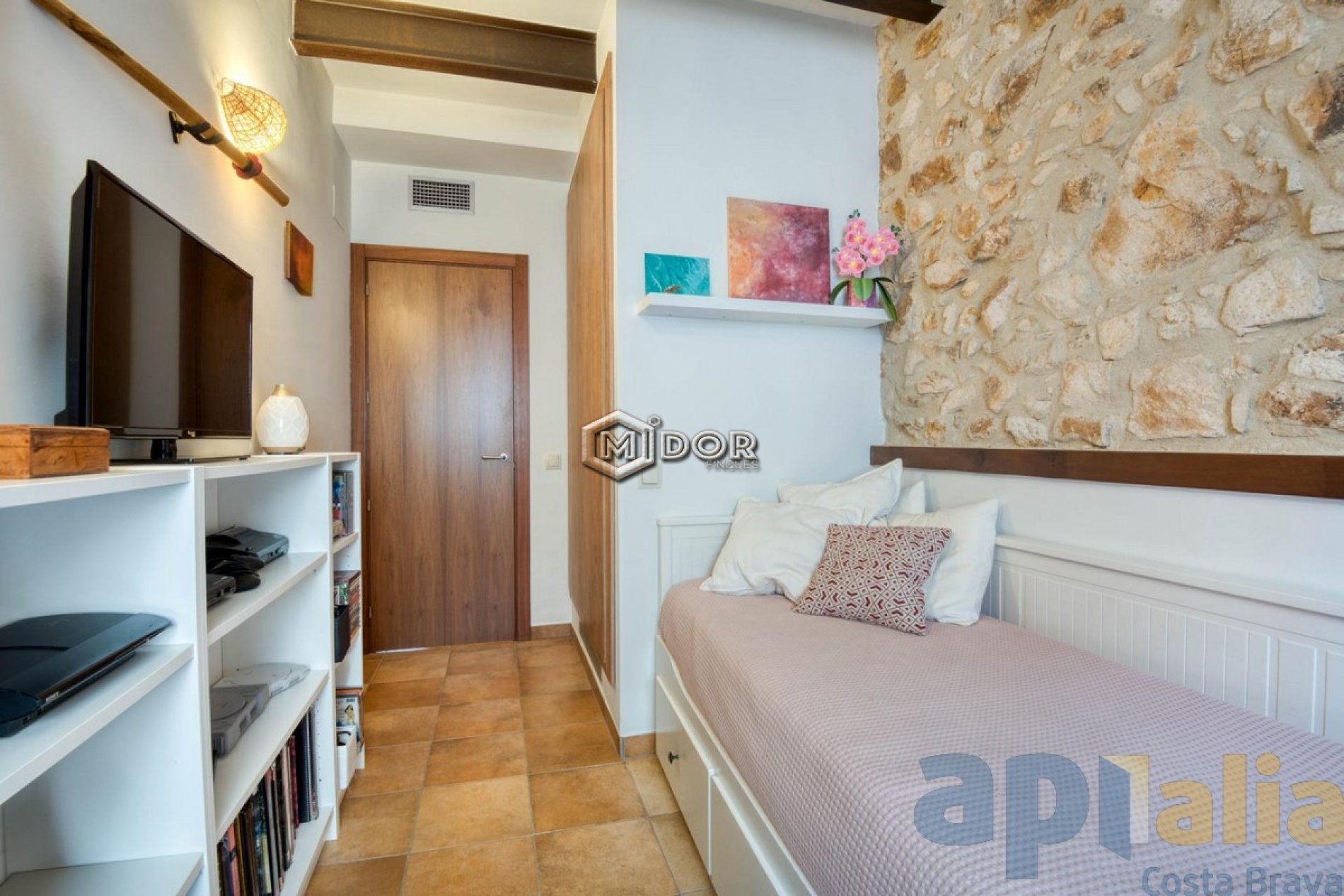 CASA DE POBLE REFORMADA AMB PATI A 500m DE LA PLATJA