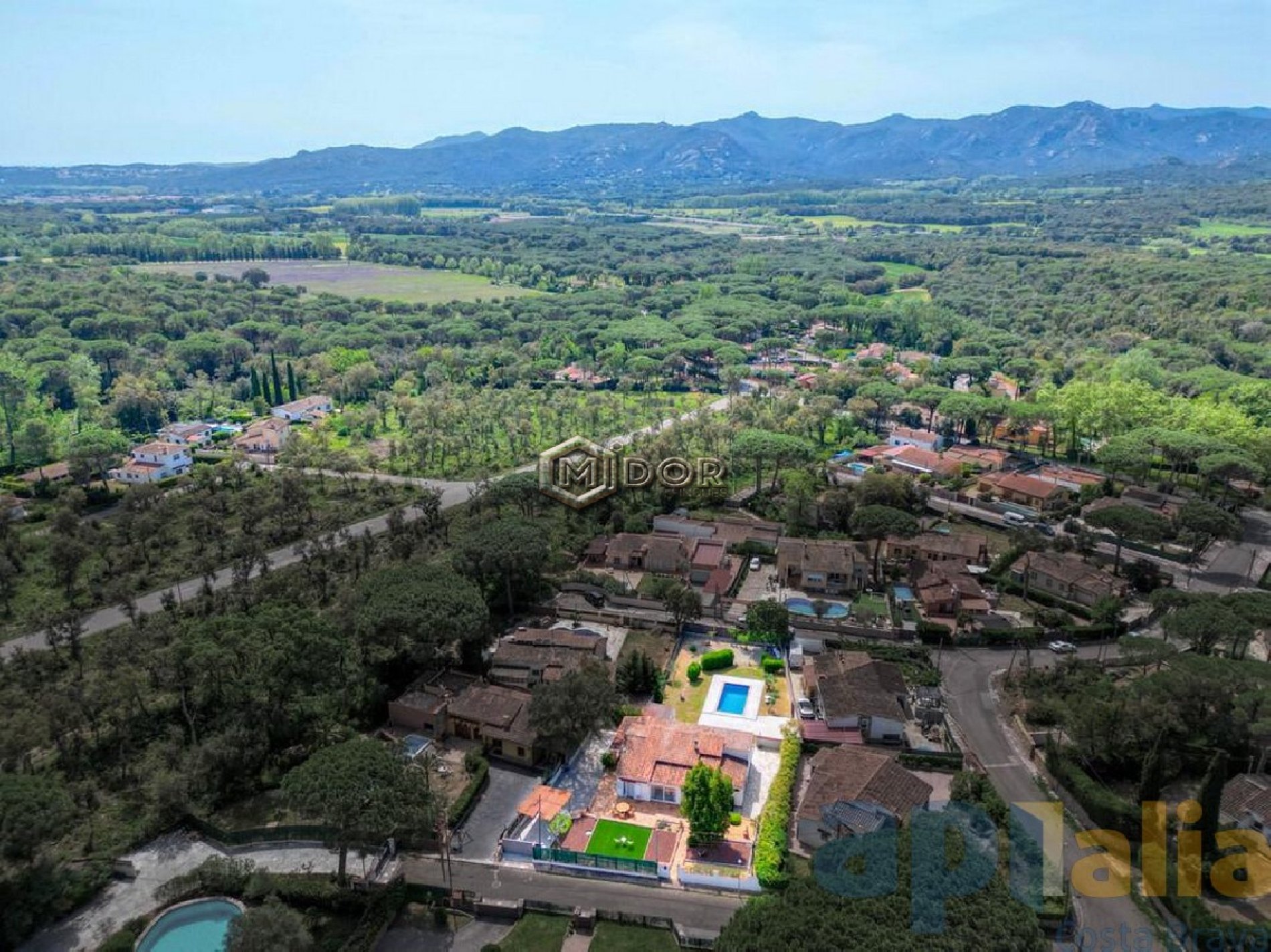 CASA EN PLANTA BAIXA AMB JARDÍ I PISCINA A BELL LLOC STA. CRISTINA D'ARO