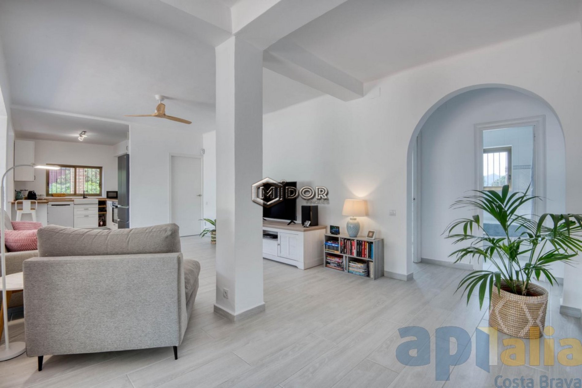CASA EN PLANTA BAIXA AMB JARDÍ I PISCINA A BELL LLOC STA. CRISTINA D'ARO