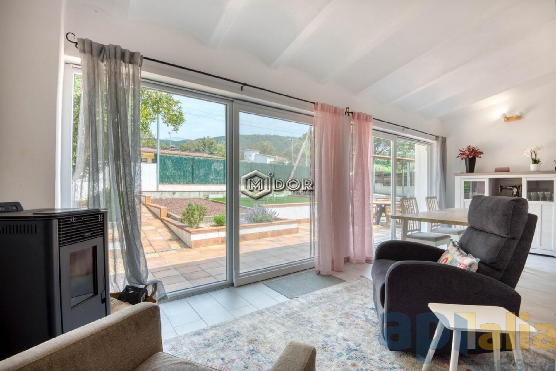 CASA EN PLANTA BAIXA AMB JARDÍ I PISCINA A BELL LLOC STA. CRISTINA D'ARO