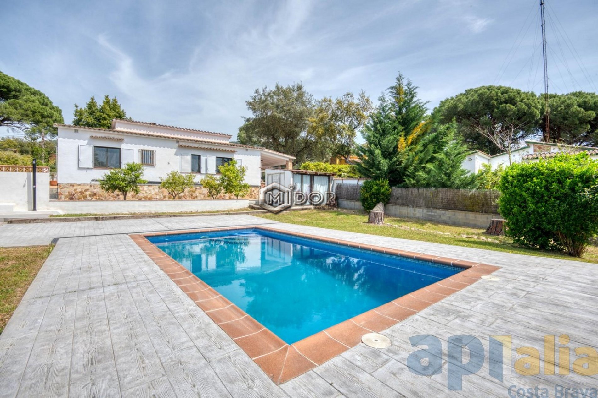 CASA EN PLANTA BAIXA AMB JARDÍ I PISCINA A BELL LLOC STA. CRISTINA D'ARO