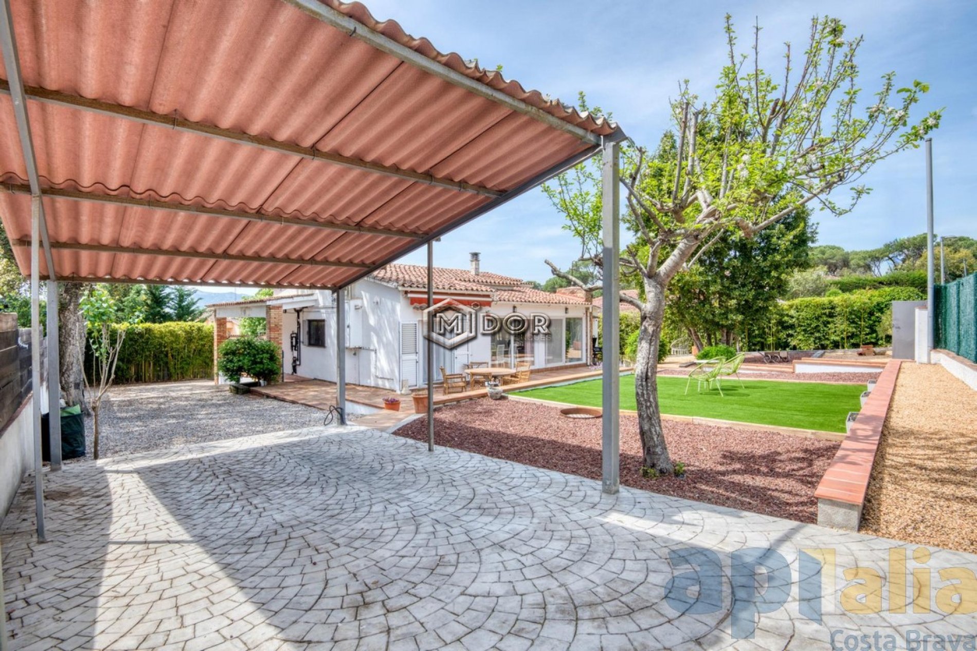 CASA EN PLANTA BAIXA AMB JARDÍ I PISCINA A BELL LLOC STA. CRISTINA D'ARO