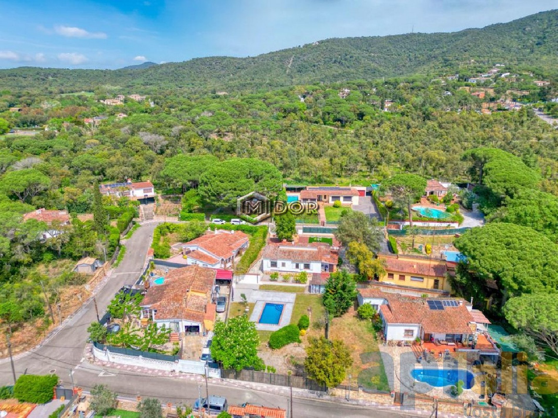 CASA EN PLANTA BAIXA AMB JARDÍ I PISCINA A BELL LLOC STA. CRISTINA D'ARO