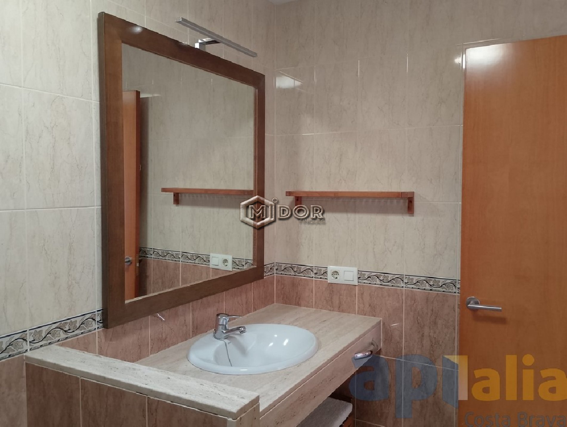 APARTAMENT AMB TERRASSA PÀRQUING I PISCINA COMUNITÀRIA