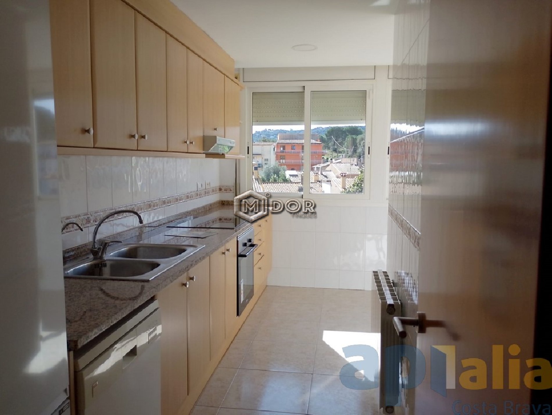APARTAMENT AMB TERRASSA PÀRQUING I PISCINA COMUNITÀRIA