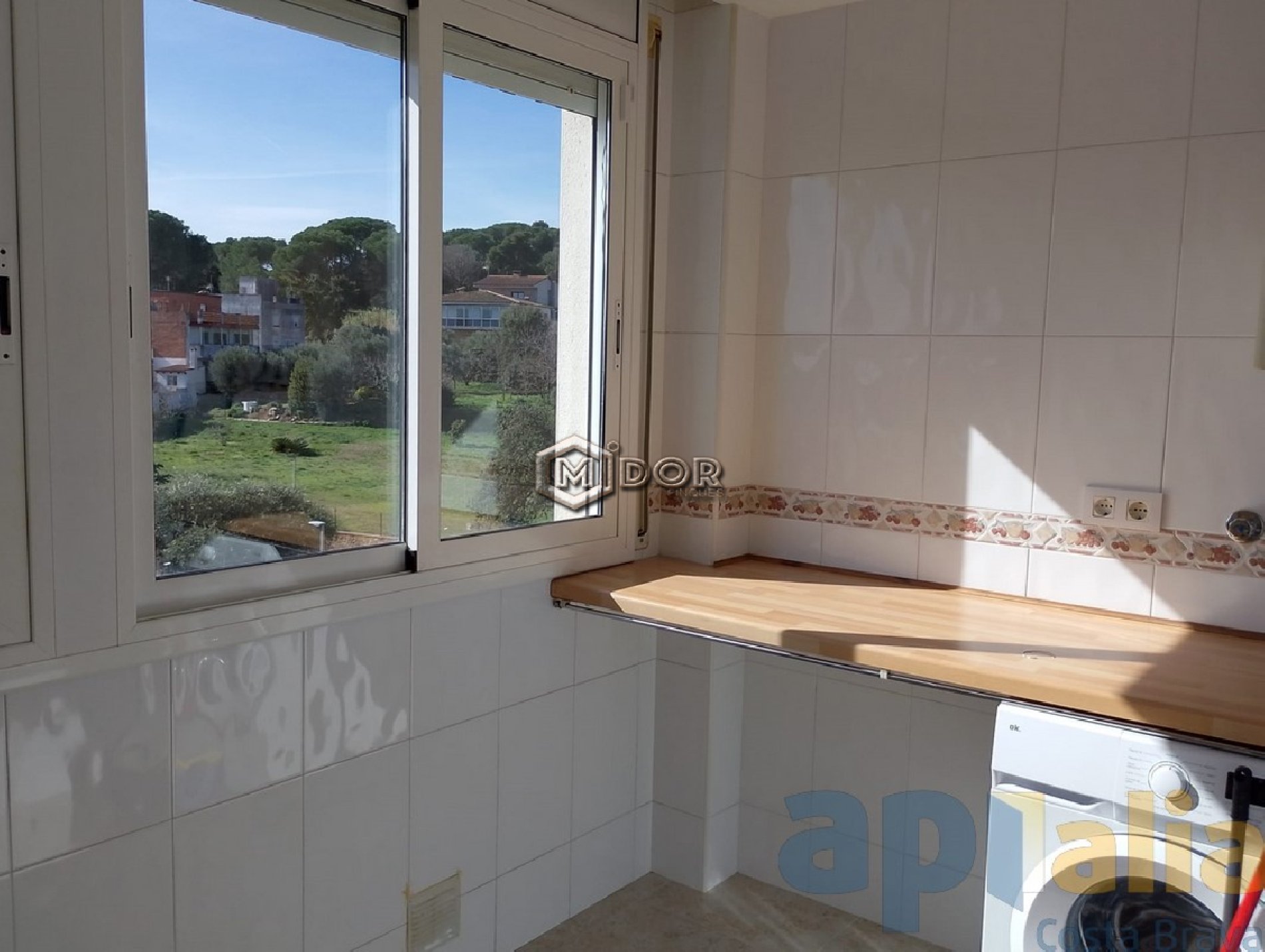APARTAMENT AMB TERRASSA PÀRQUING I PISCINA COMUNITÀRIA