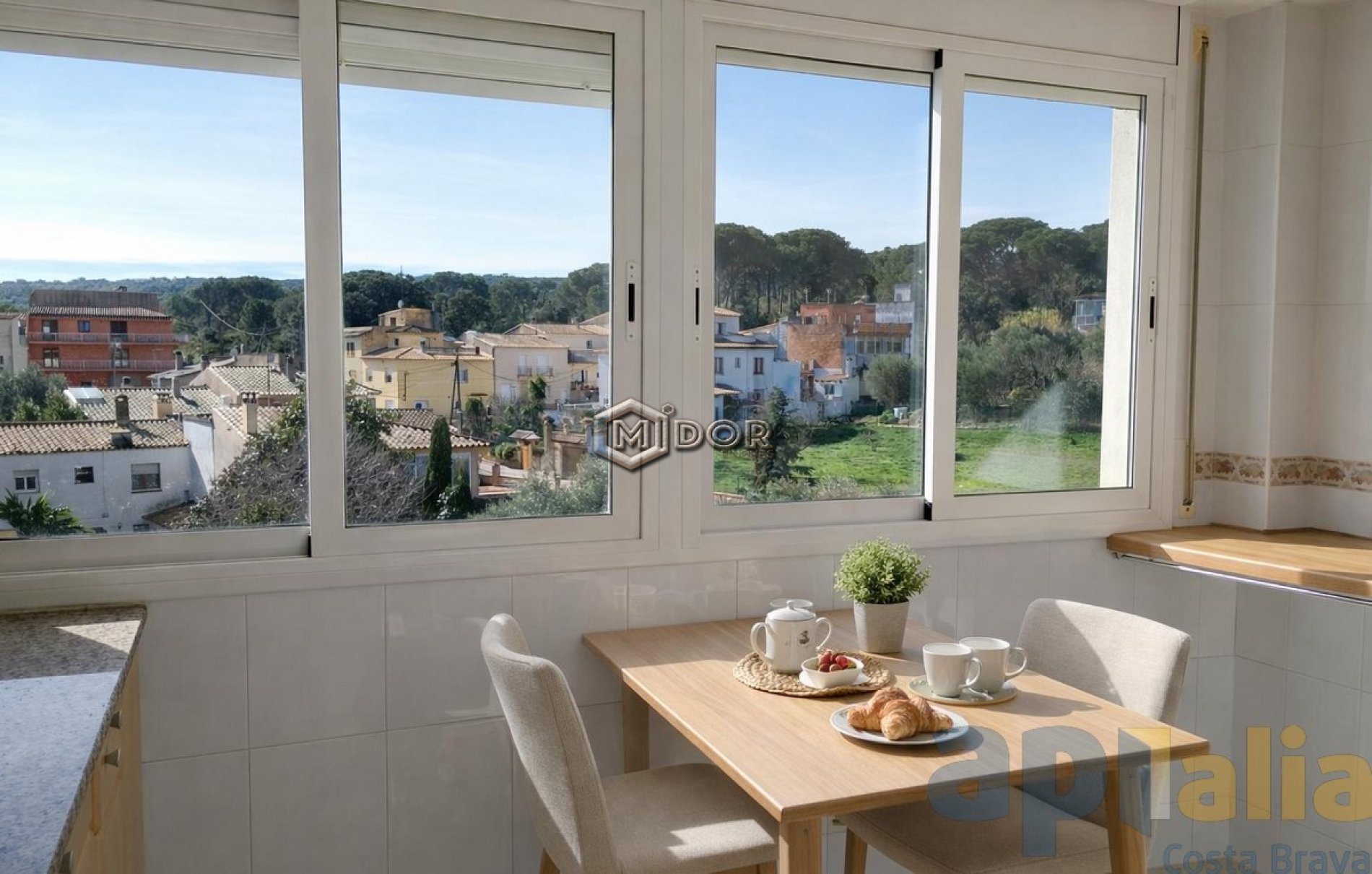APARTAMENT AMB TERRASSA PÀRQUING I PISCINA COMUNITÀRIA