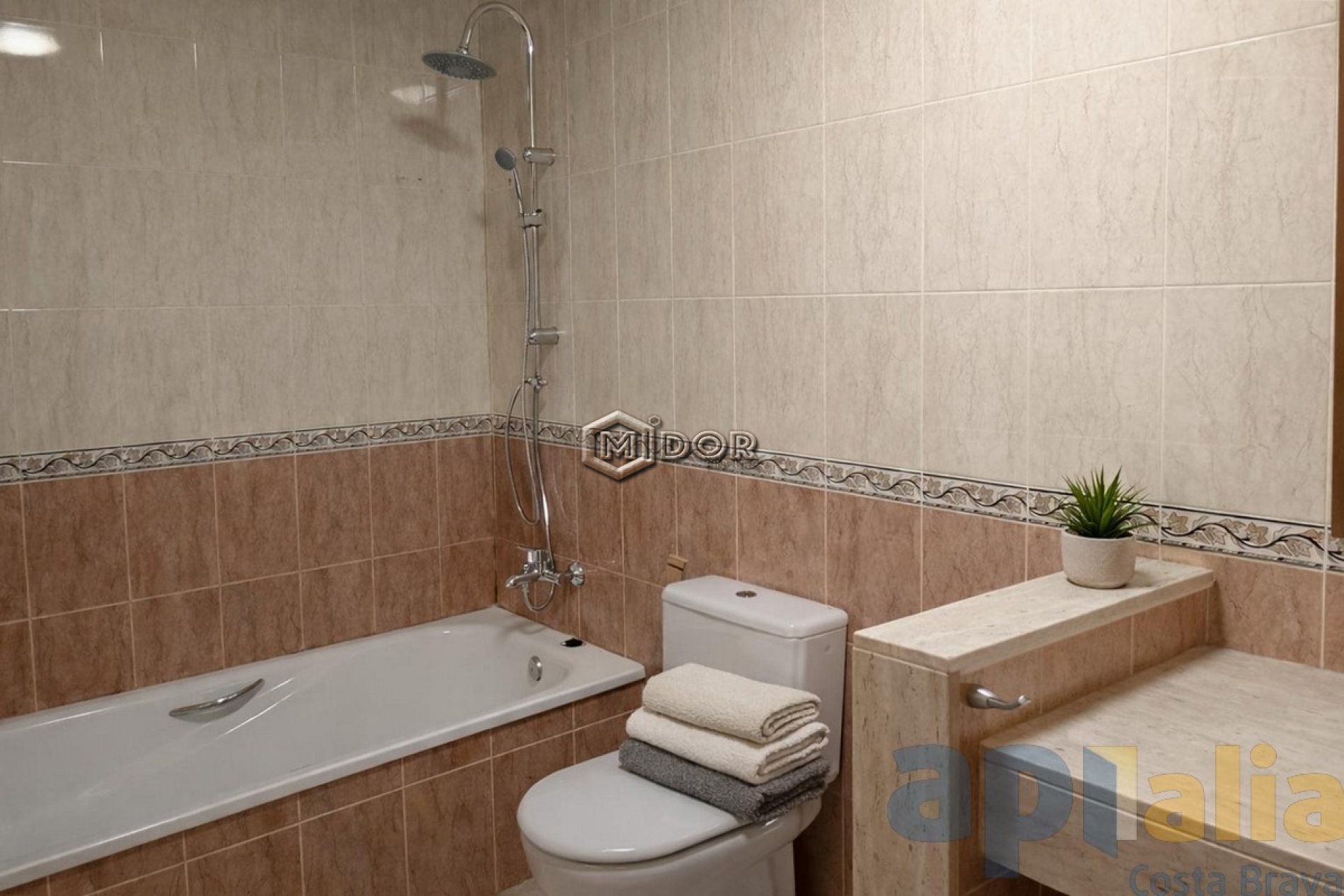 APARTAMENT AMB TERRASSA PÀRQUING I PISCINA COMUNITÀRIA