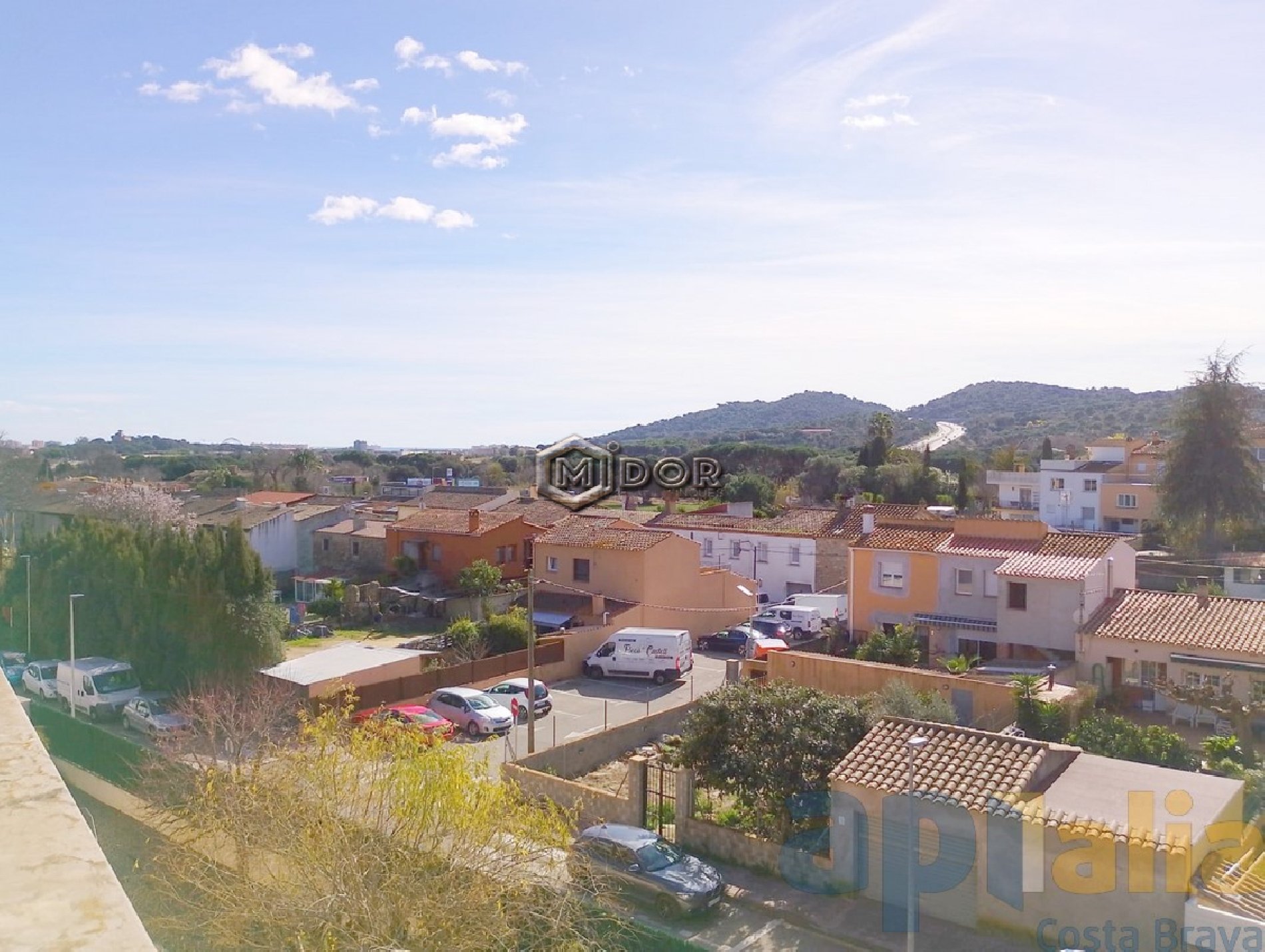 APARTAMENT AMB TERRASSA PÀRQUING I PISCINA COMUNITÀRIA