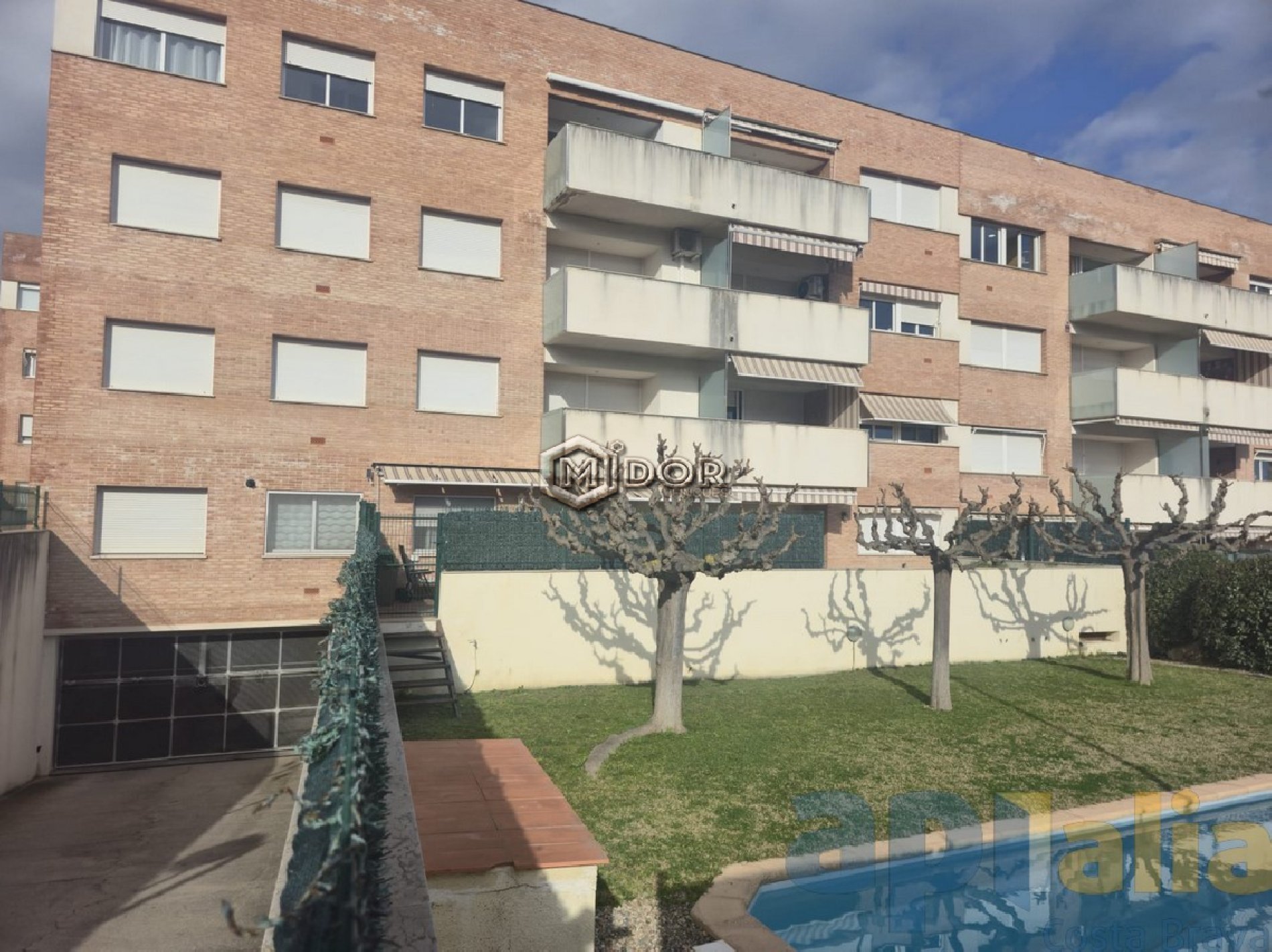 APARTAMENT AMB TERRASSA PÀRQUING I PISCINA COMUNITÀRIA
