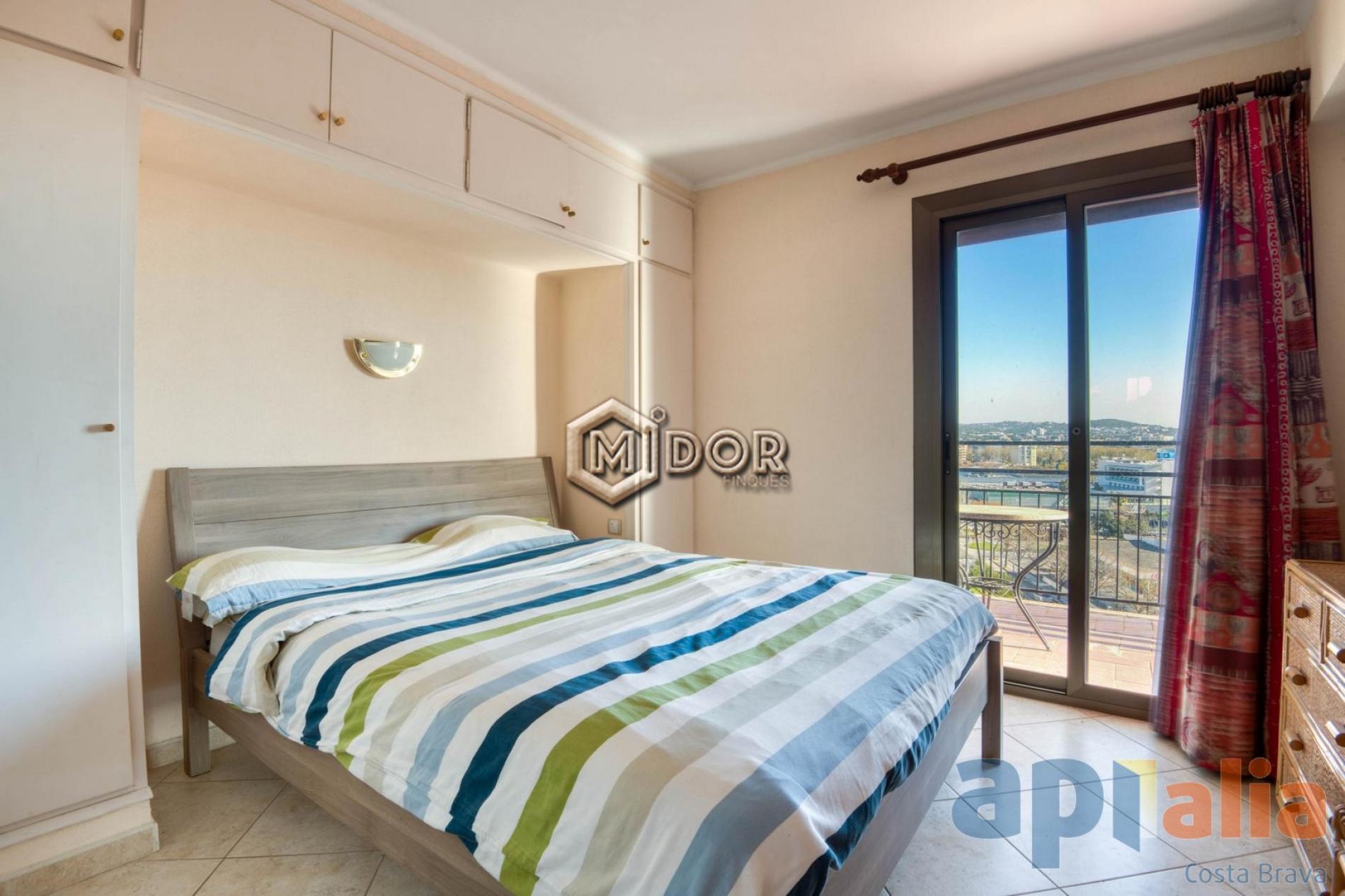APARTAMENTO CON TERRAZA Y VISTAS (ZONA PORT D'ARO - PLATJA D'ARO)