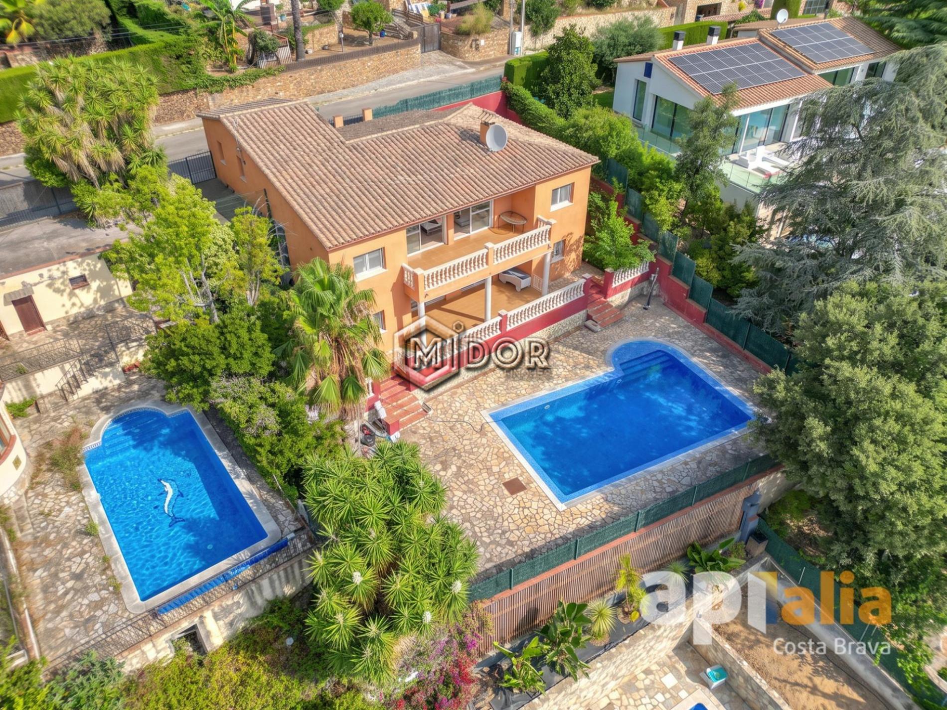 HOUSE WITH POOL IN CALONGE