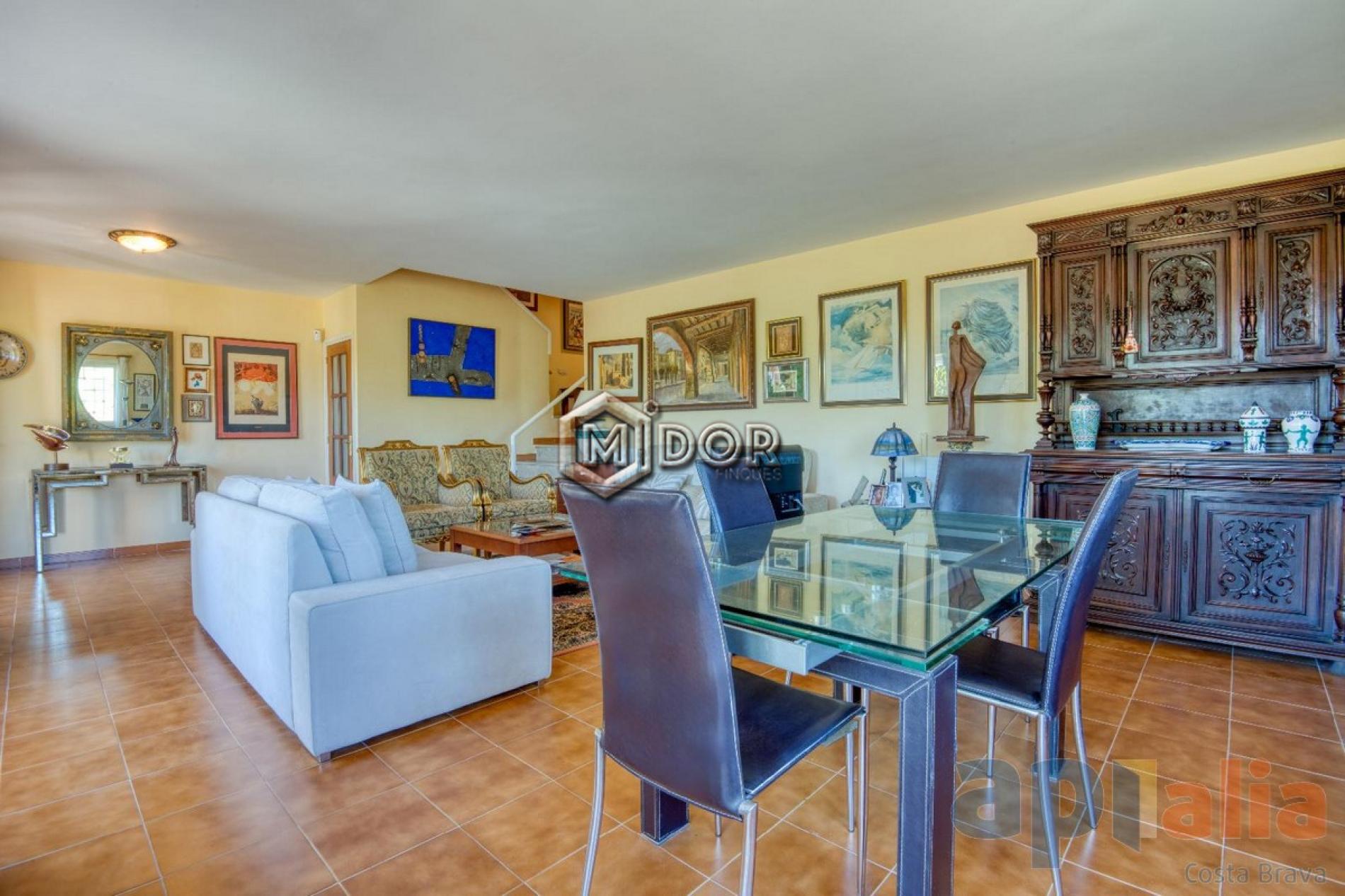 TOWNHOUSE WITH PRIVATE GARDEN IN S’AGARÓ