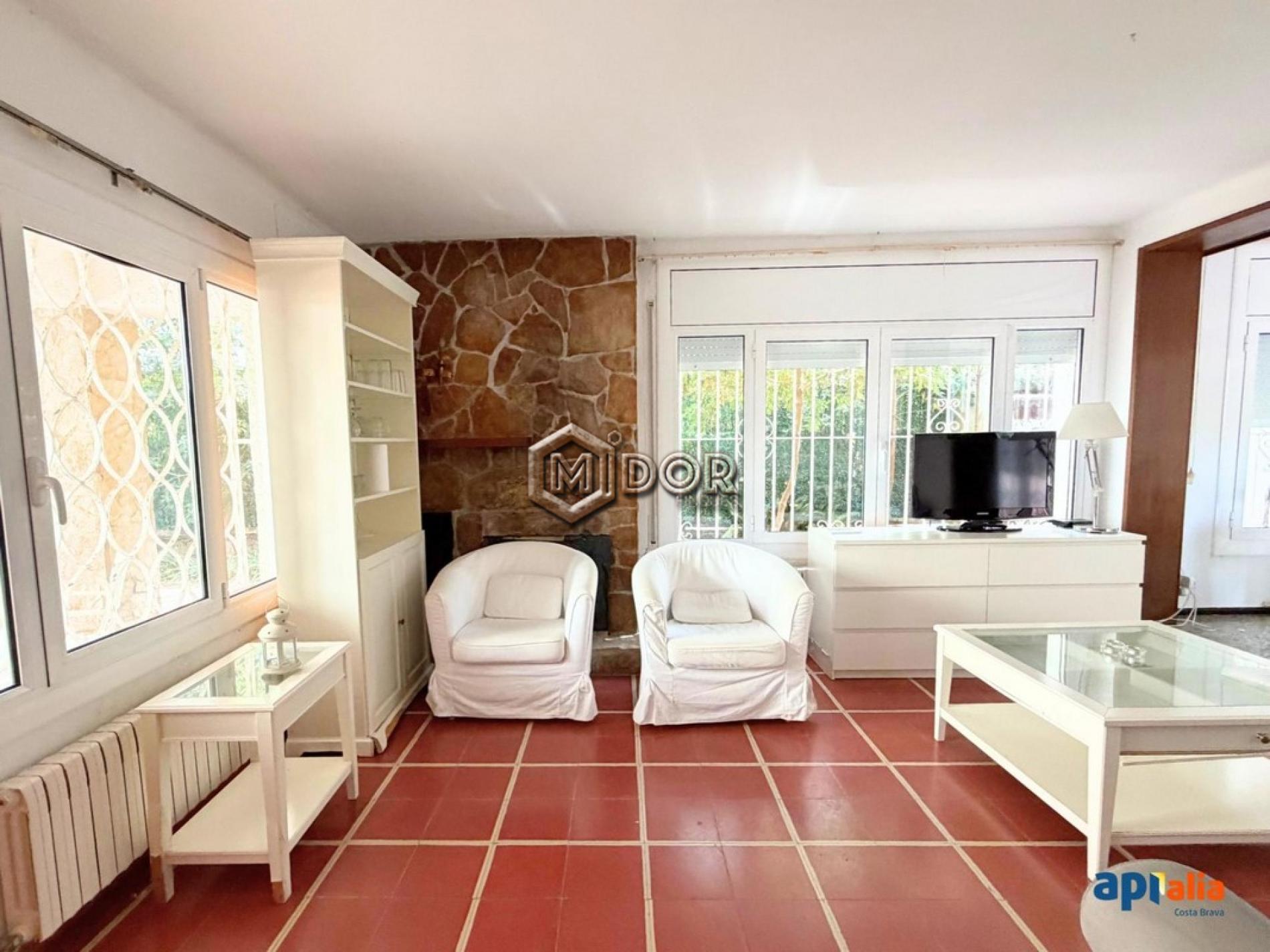 HOUSE WITH PRIVATE GARDEN AND 2 INDEPENDENT HOMES, SECOND LINE FROM THE SEA IN PLATJA D’ARO