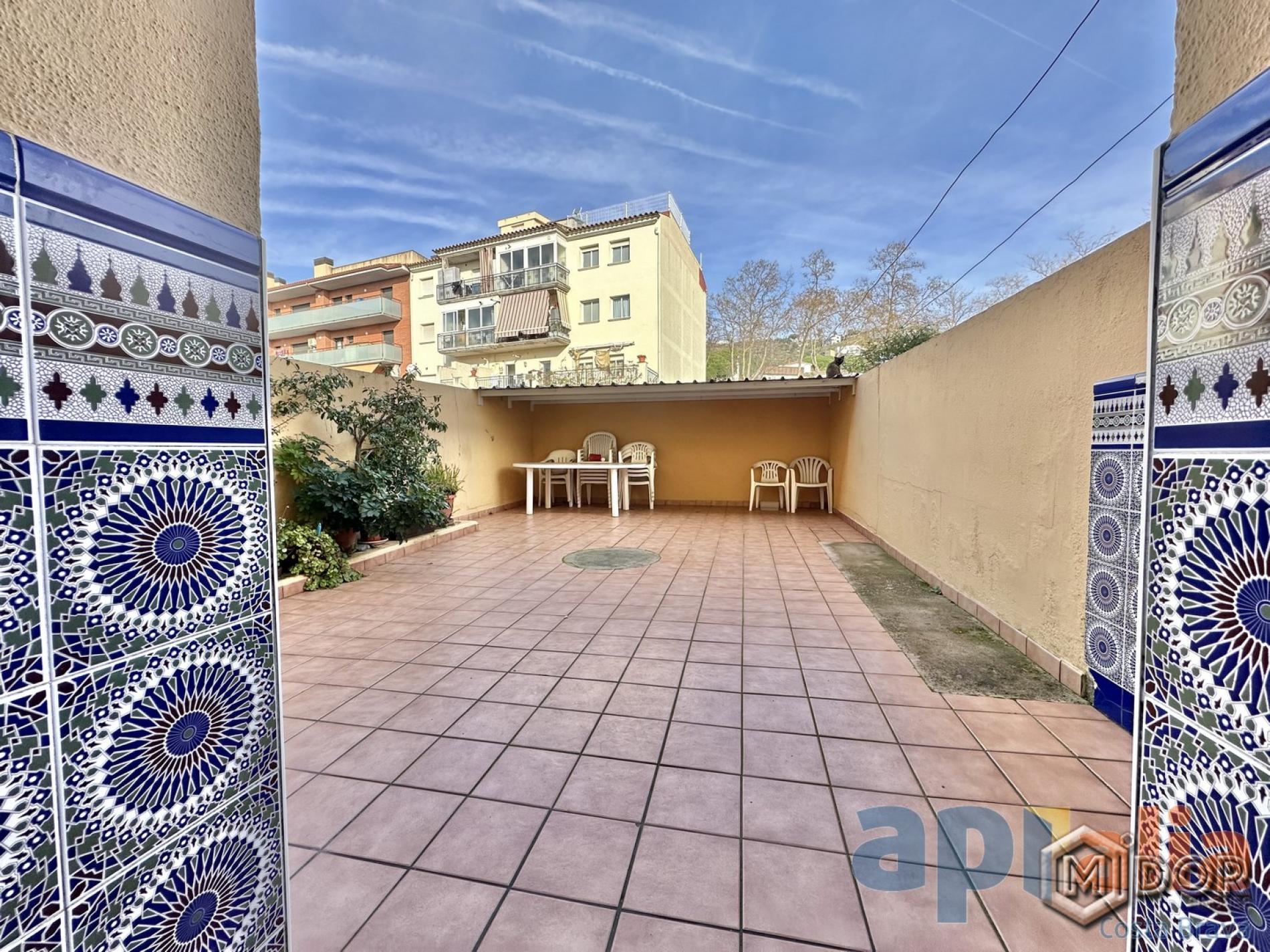 TOWNHOUSE IN THE HEART OF CASTELL-D'ARO