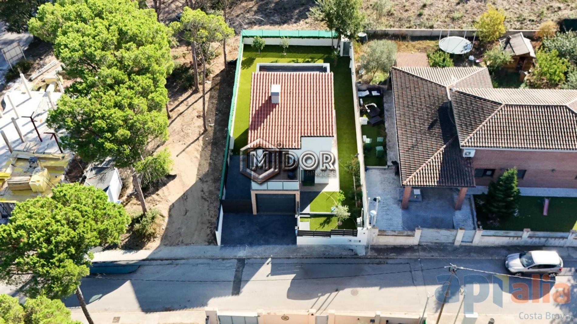 MODERN VILLA WITH PRIVATE POOL, GARAGE AND GARDEN IN CAN SOLÀ GROS II
