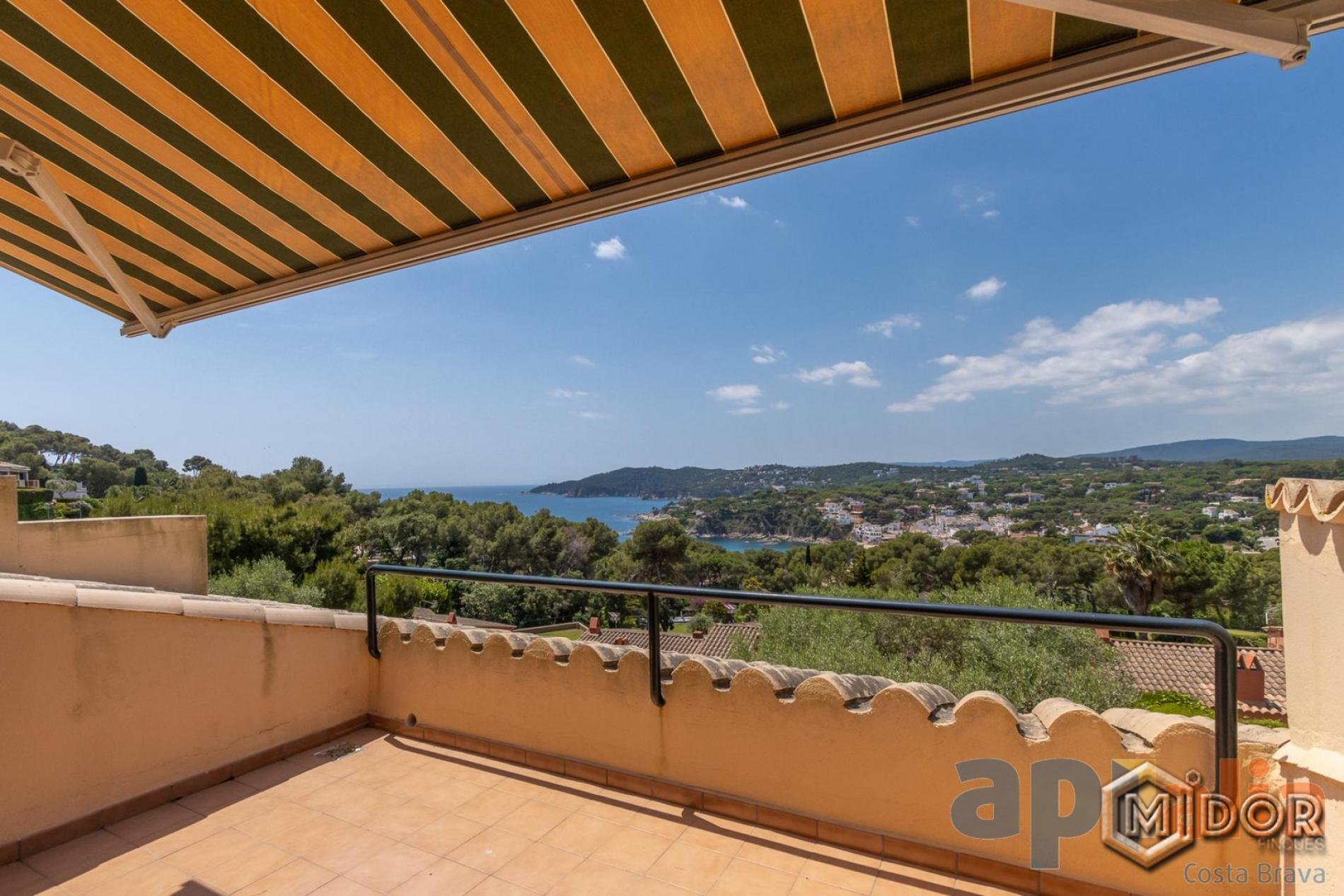 MAISON AVEC VUE SUR LA MER ET JARDIN À LLAFRANC (LICENCE TOURISTIQUE)