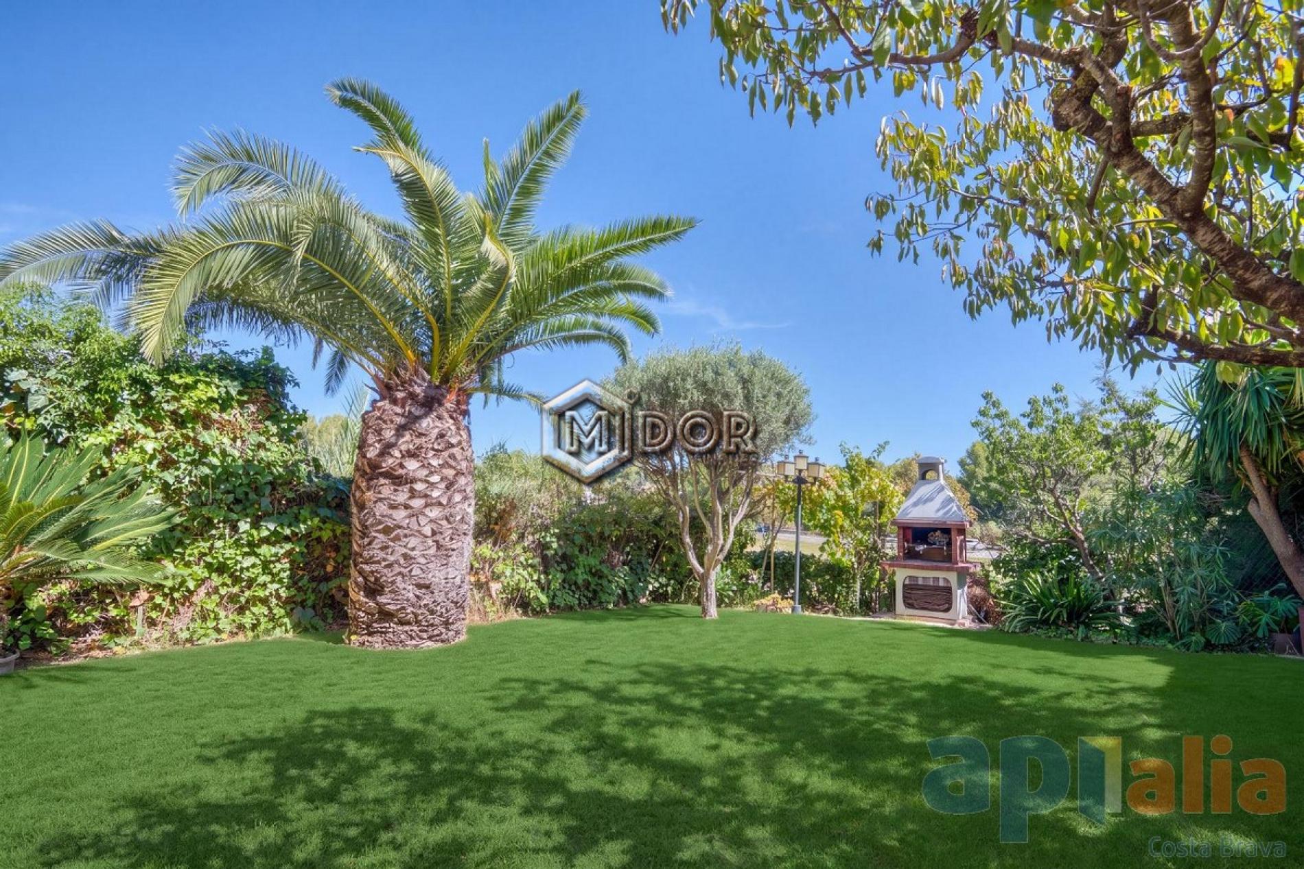 TOWNHOUSE WITH PRIVATE GARDEN IN S’AGARÓ