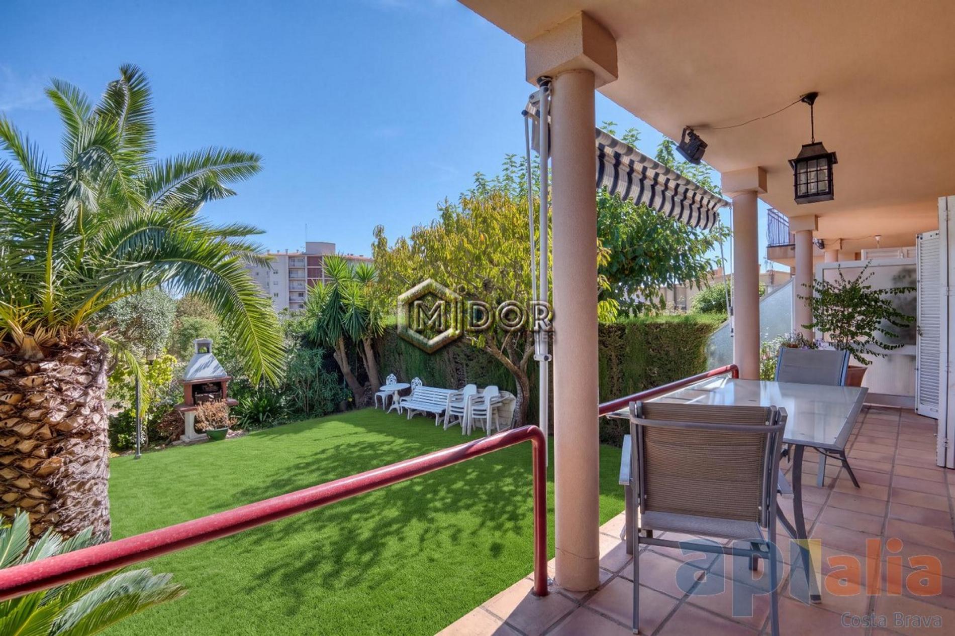 TOWNHOUSE WITH PRIVATE GARDEN IN S’AGARÓ