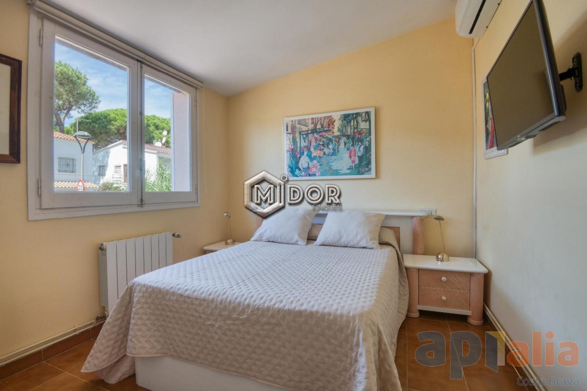 TOWNHOUSE WITH PRIVATE GARDEN IN S’AGARÓ