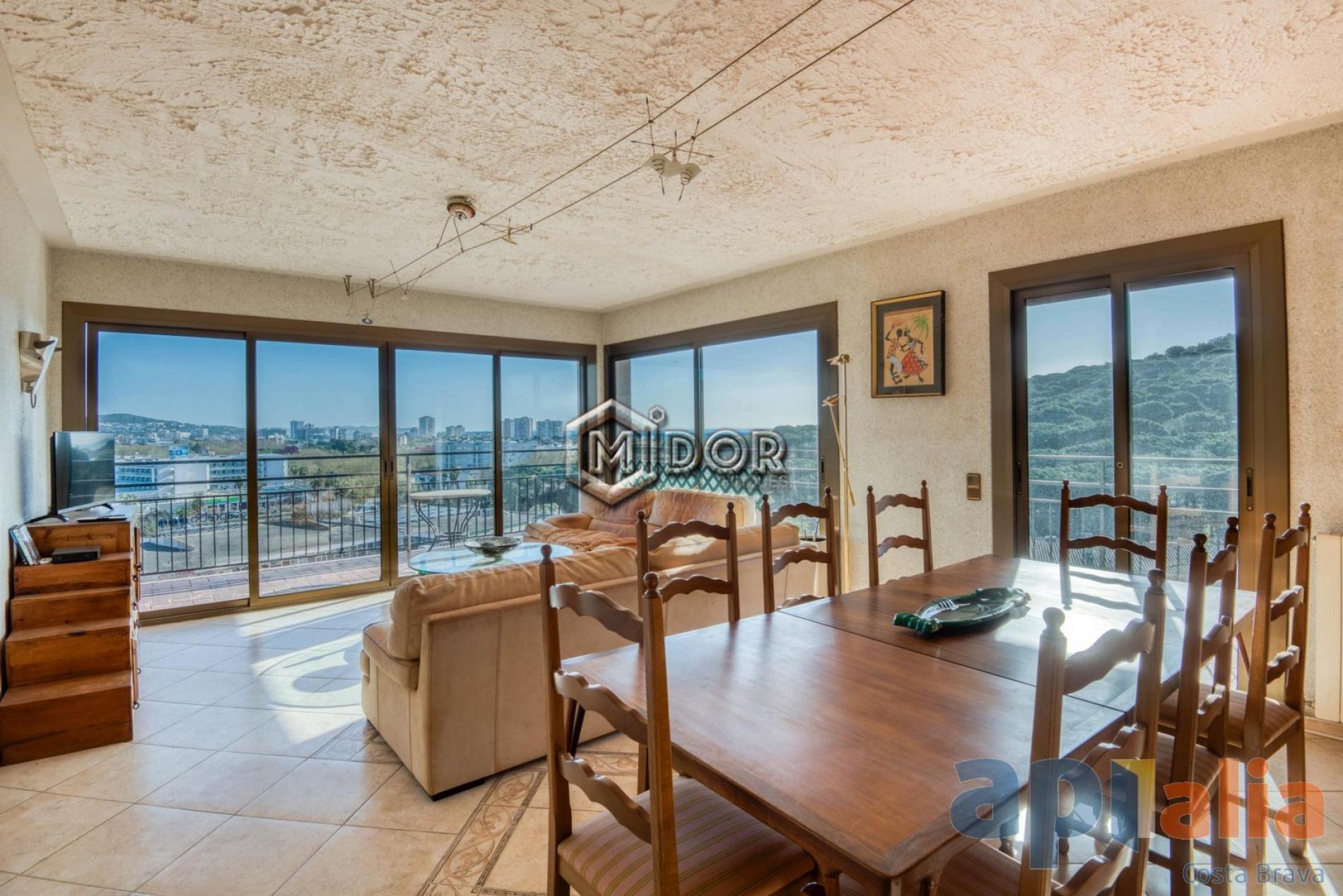 APARTAMENTO CON TERRAZA Y VISTAS (ZONA PORT D'ARO - PLATJA D'ARO)