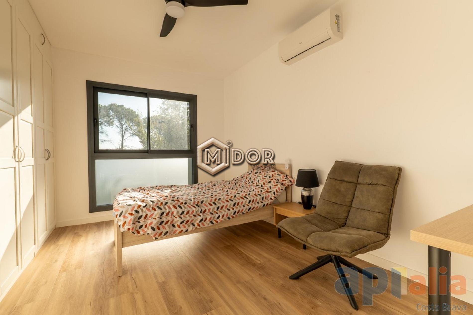 MODERN VILLA WITH PRIVATE POOL, GARAGE AND GARDEN IN CAN SOLÀ GROS II