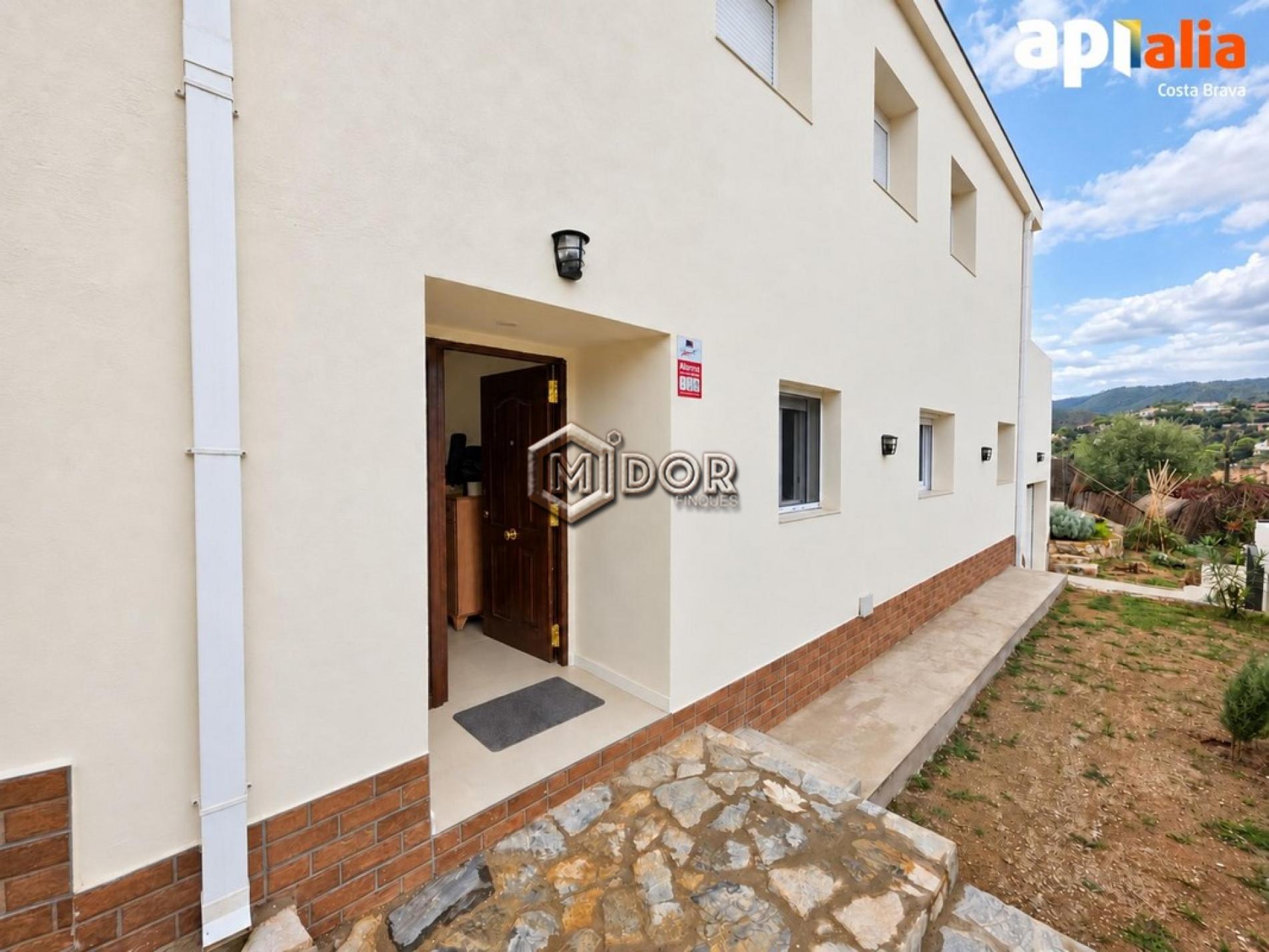CASA DE NOVA CONSTRUCCIÓ AMB JARDÍ A (Mas Pere) CALONGE