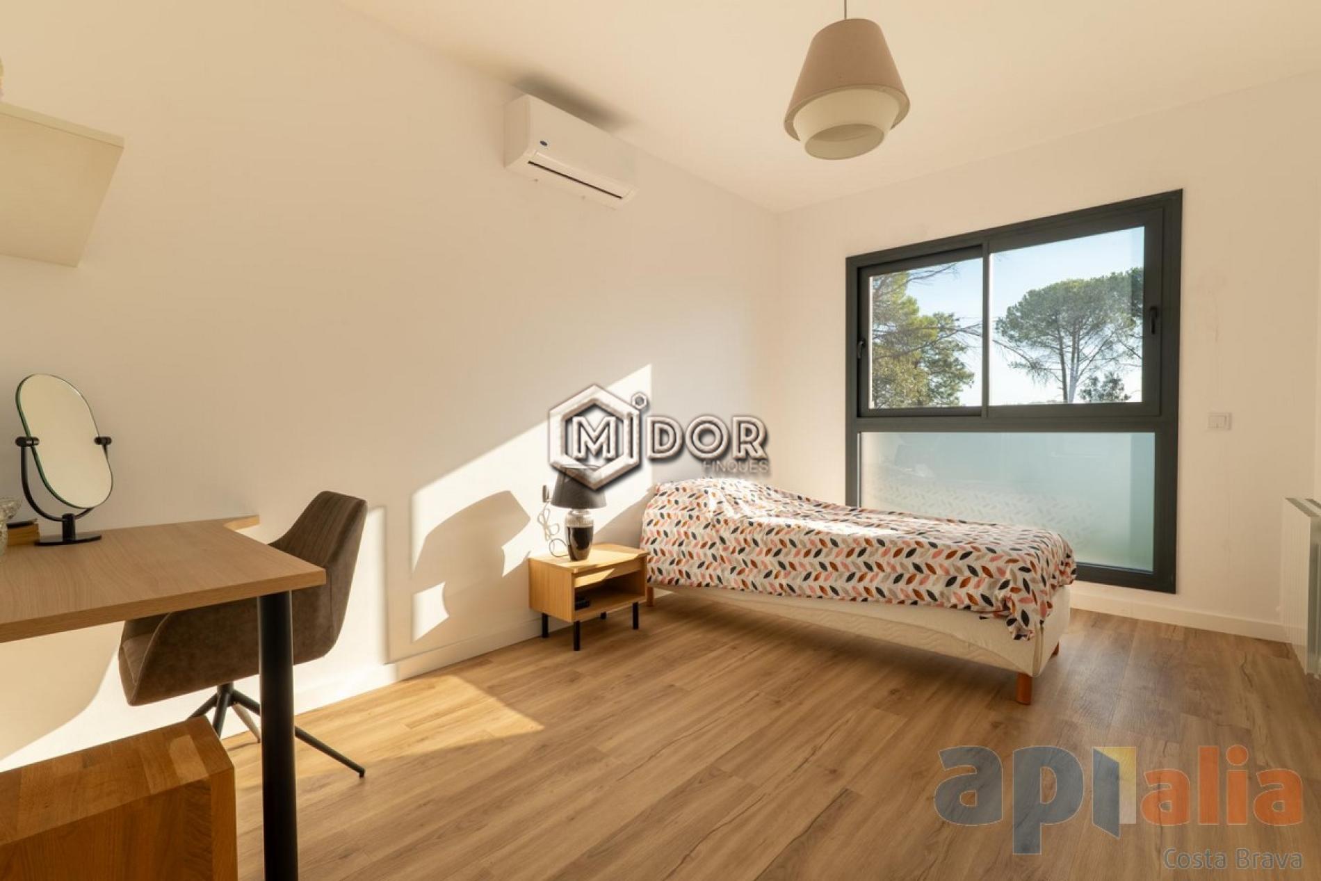 MODERN VILLA WITH PRIVATE POOL, GARAGE AND GARDEN IN CAN SOLÀ GROS II