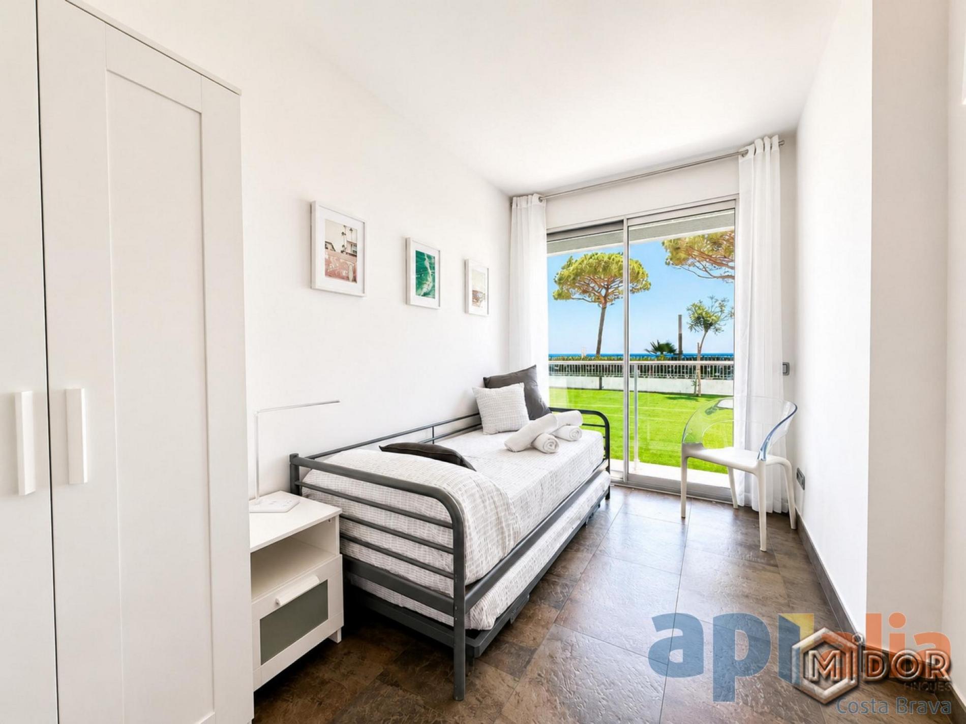 BEACHFRONT APARTMENT WITH TORURIST LICENSE
