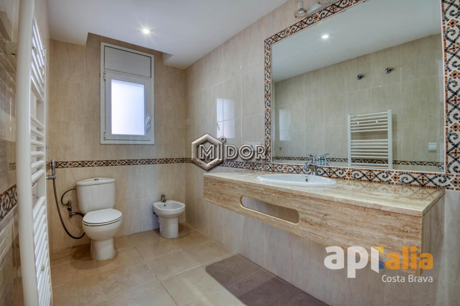 HOUSE WITH POOL IN CALONGE