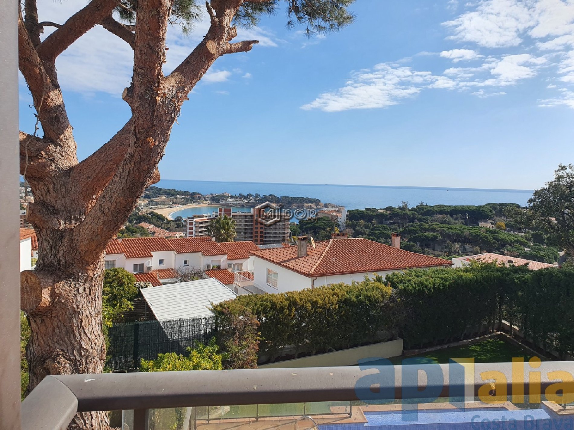 Exclusiva casa d'obra nova a S'Agaró (Costa Brava), a menys d'1km de la platja de Sant Pol i amb vistes a mar.