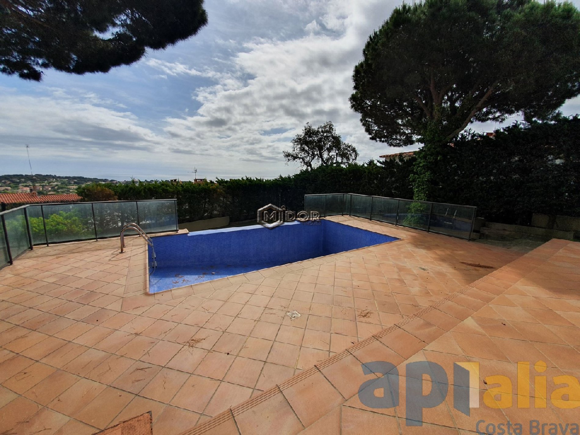 Exclusiva casa d'obra nova a S'Agaró (Costa Brava), a menys d'1km de la platja de Sant Pol i amb vistes a mar.