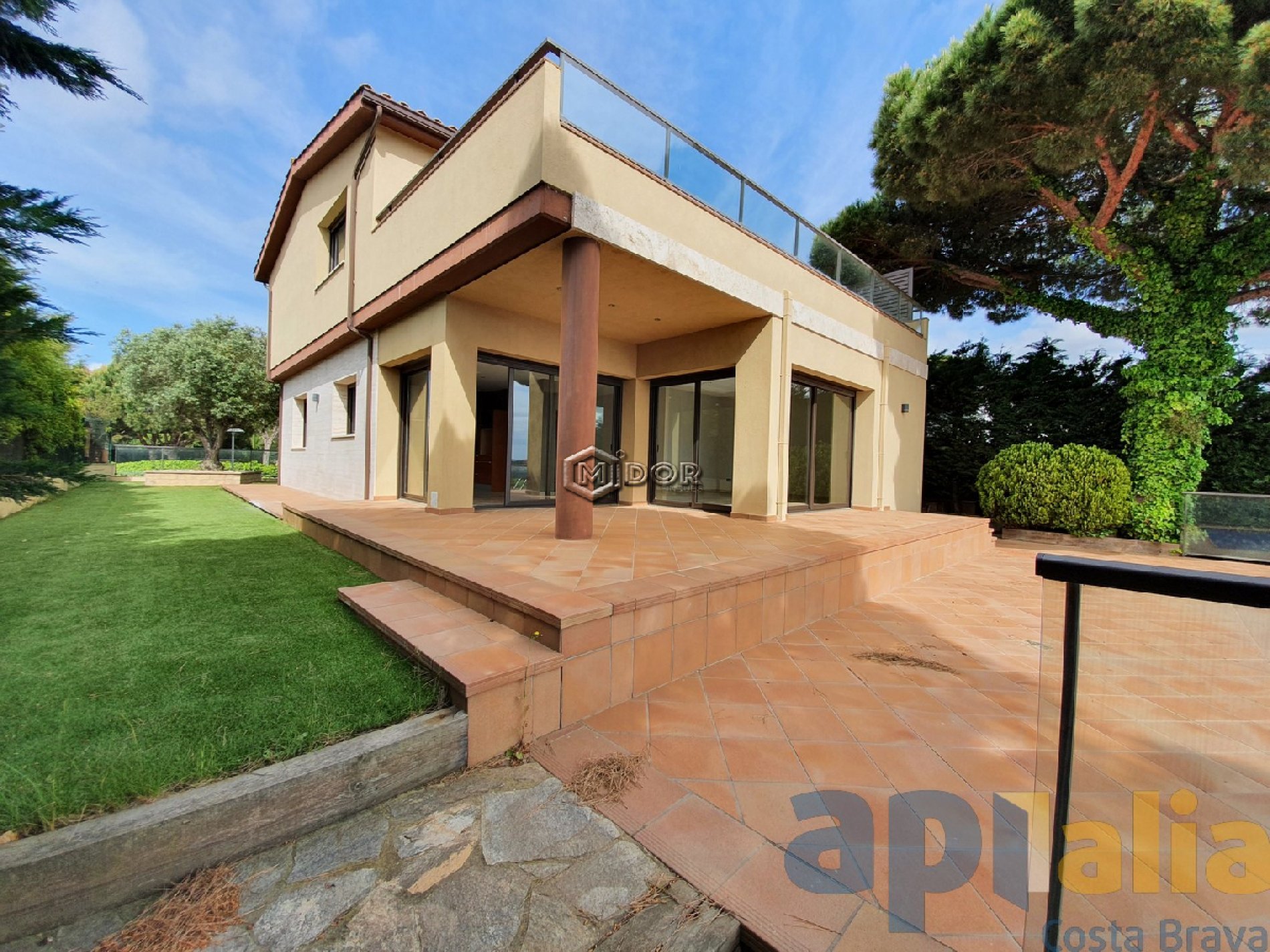 Exclusiva casa d'obra nova a S'Agaró (Costa Brava), a menys d'1km de la platja de Sant Pol i amb vistes a mar.