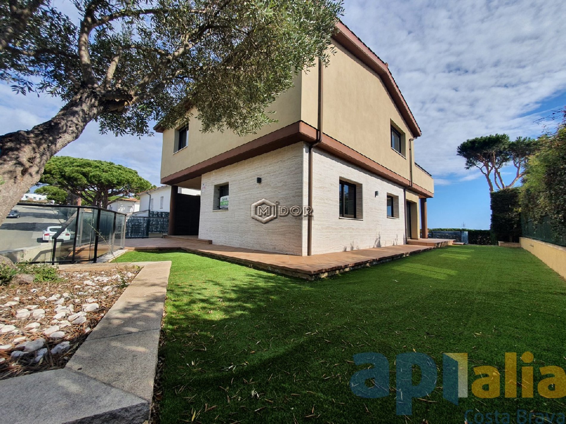 Exclusiva casa d'obra nova a S'Agaró (Costa Brava), a menys d'1km de la platja de Sant Pol i amb vistes a mar.