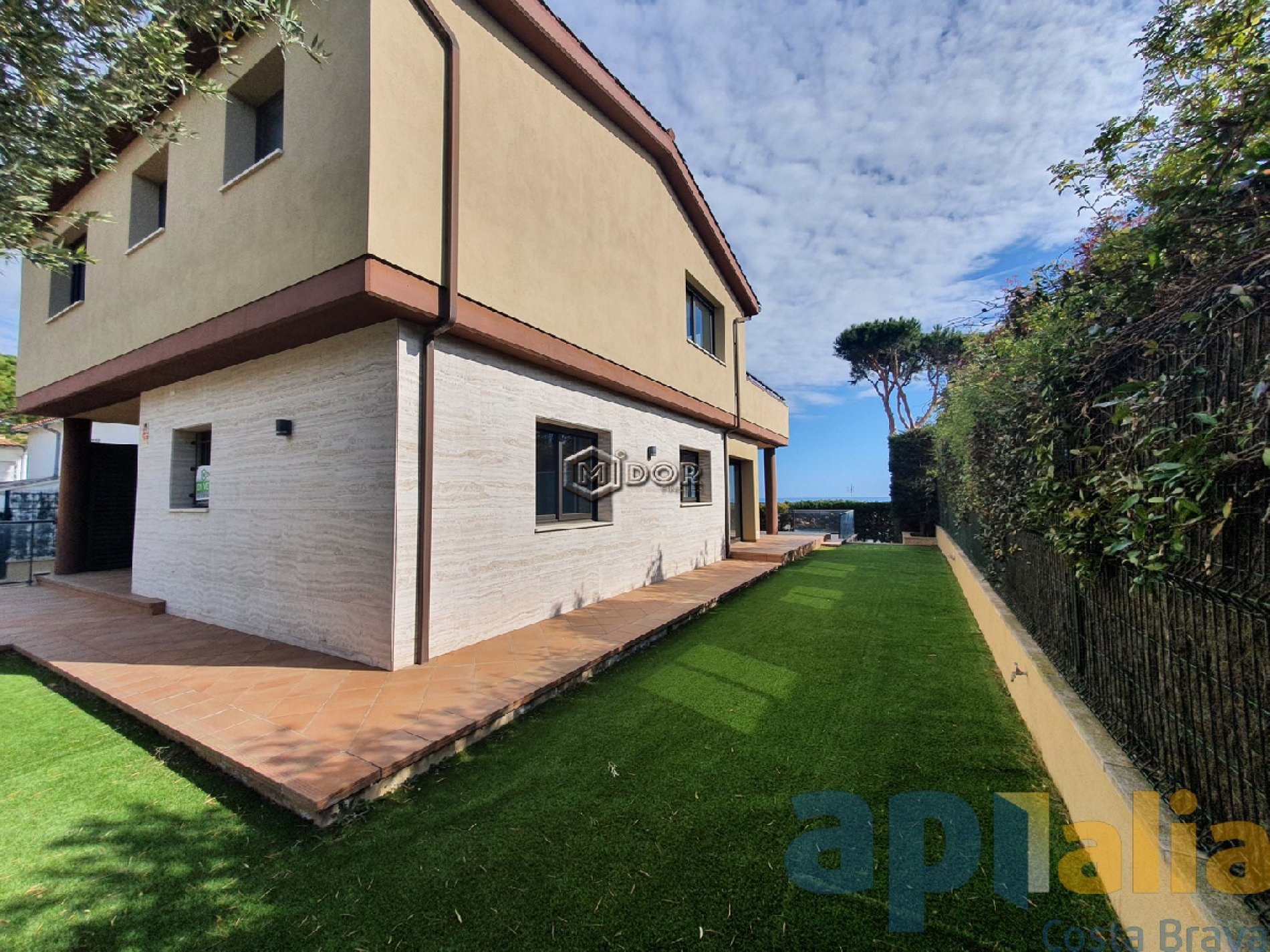 Exclusiva casa d'obra nova a S'Agaró (Costa Brava), a menys d'1km de la platja de Sant Pol i amb vistes a mar.