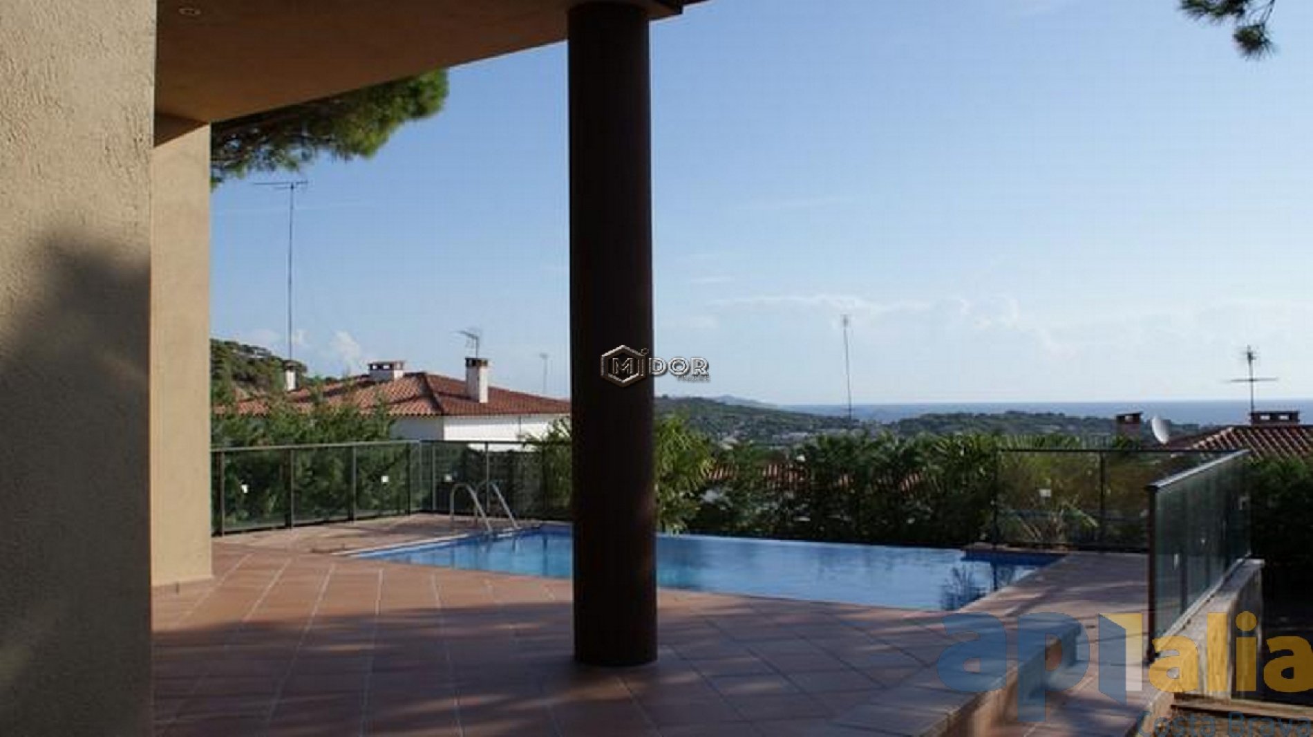 Exclusiva casa d'obra nova a S'Agaró (Costa Brava), a menys d'1km de la platja de Sant Pol i amb vistes a mar.