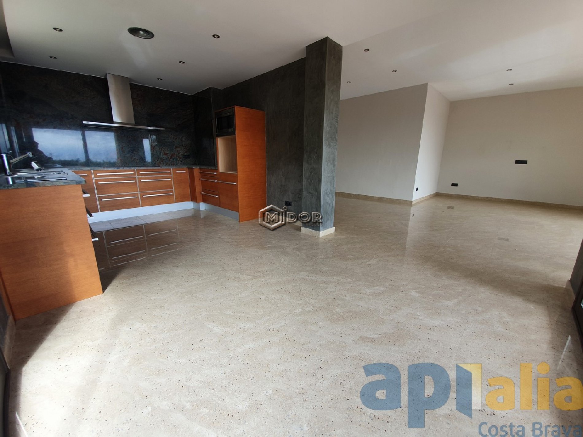 Exclusiva casa d'obra nova a S'Agaró (Costa Brava), a menys d'1km de la platja de Sant Pol i amb vistes a mar.