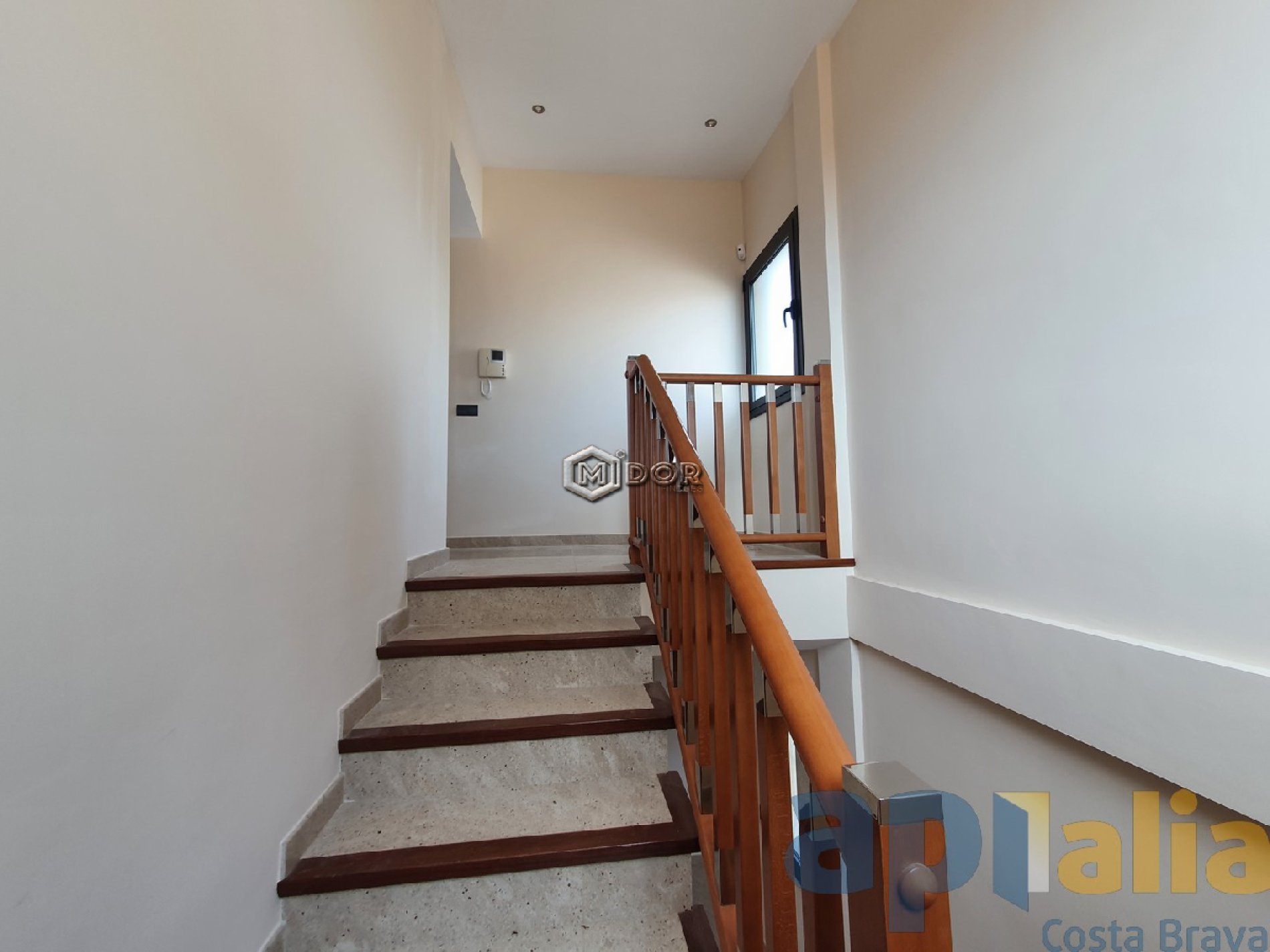 Exclusiva casa d'obra nova a S'Agaró (Costa Brava), a menys d'1km de la platja de Sant Pol i amb vistes a mar.